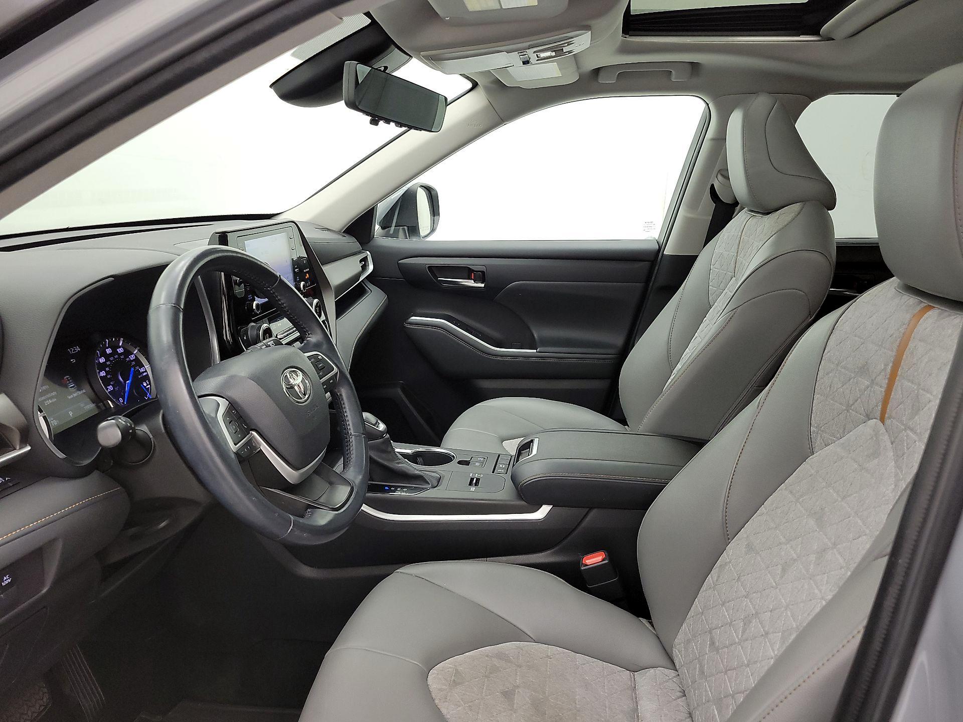 Thumbnail: 2022 Toyota Highlander - 11