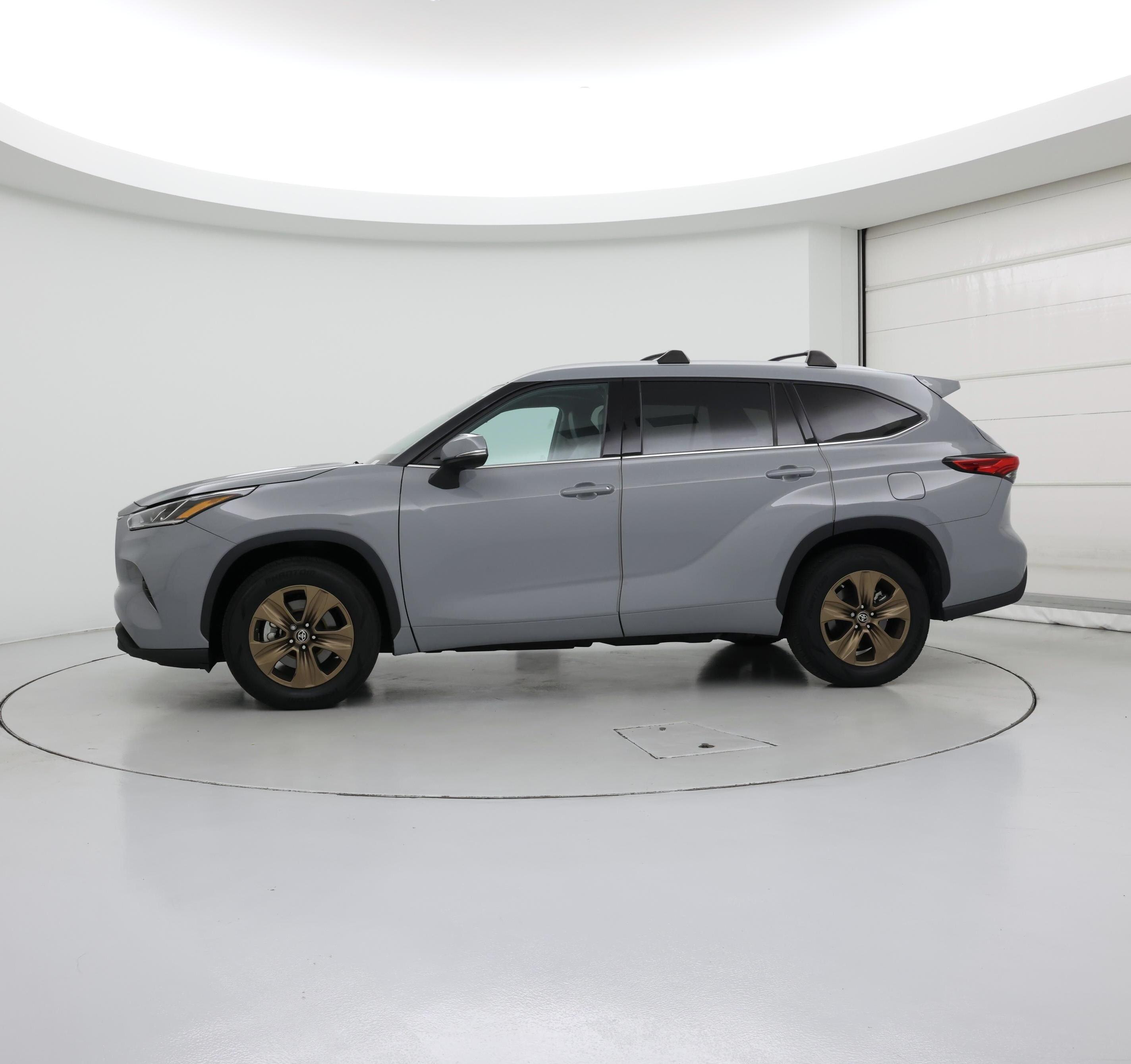 Thumbnail: 2022 Toyota Highlander - 3