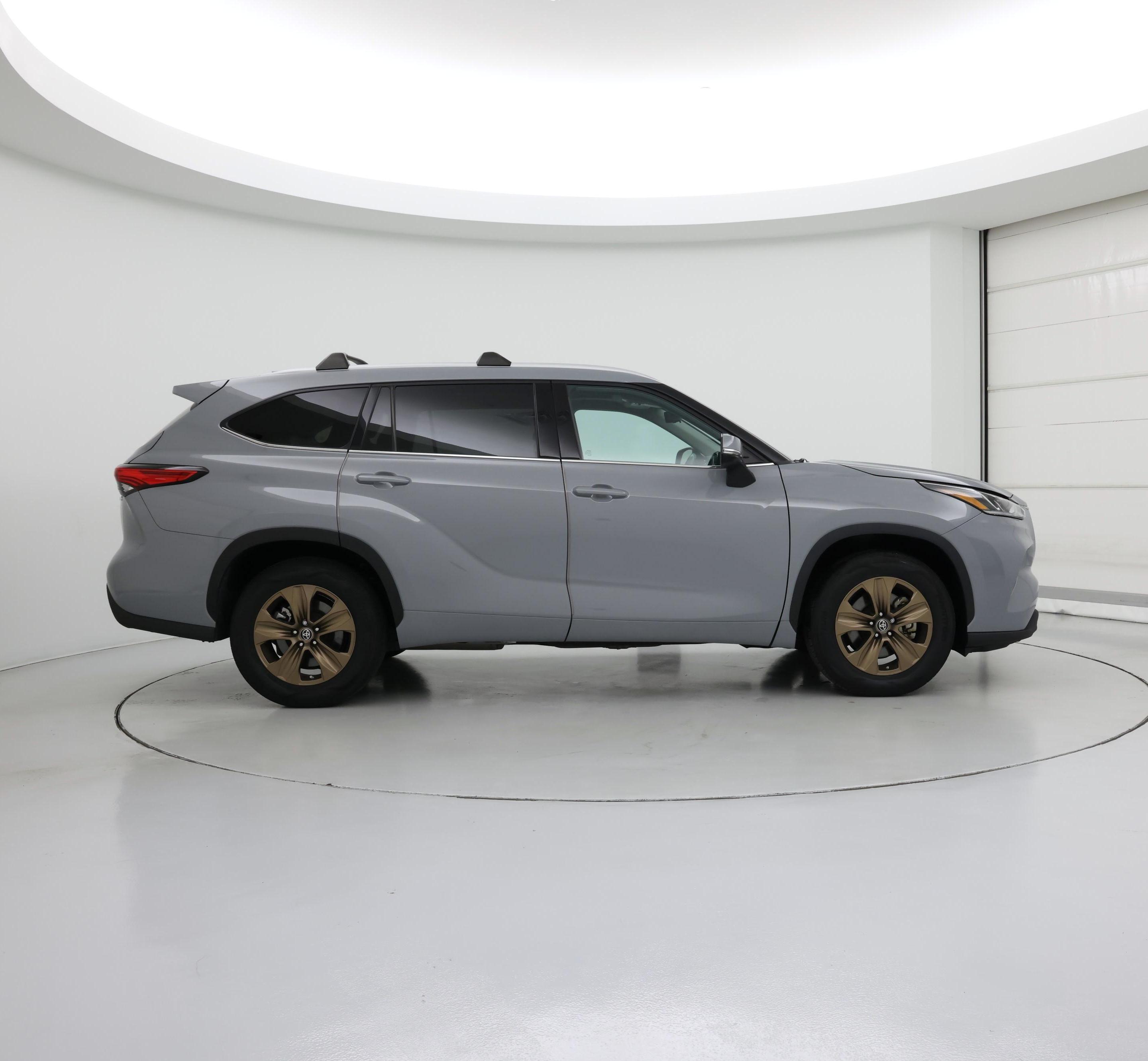 Thumbnail: 2022 Toyota Highlander - 7