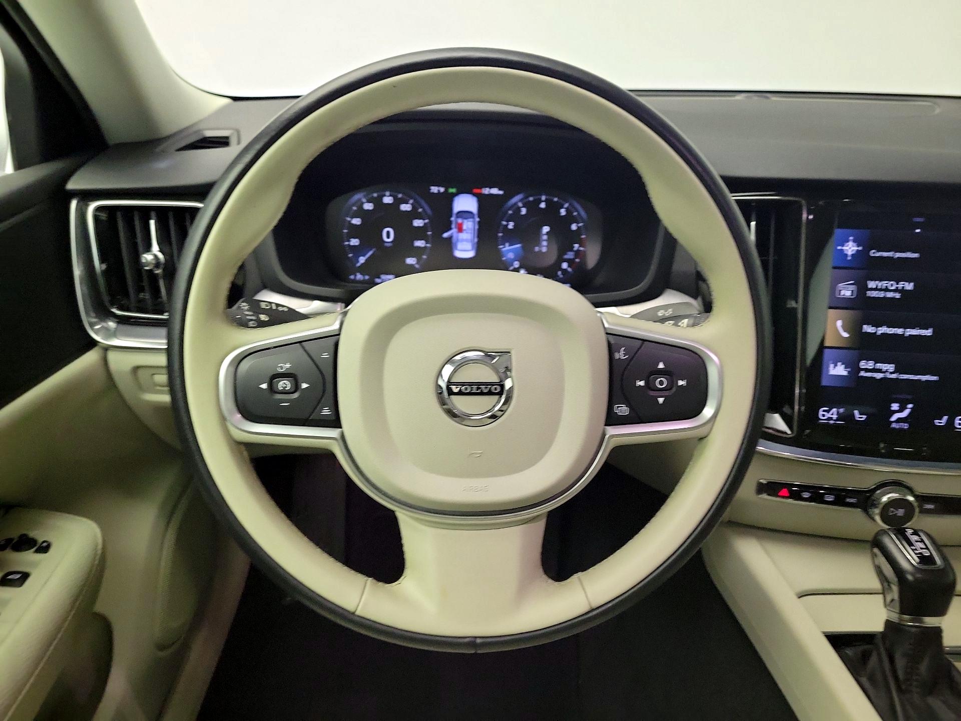 Thumbnail: 2020 Volvo S60 - 10