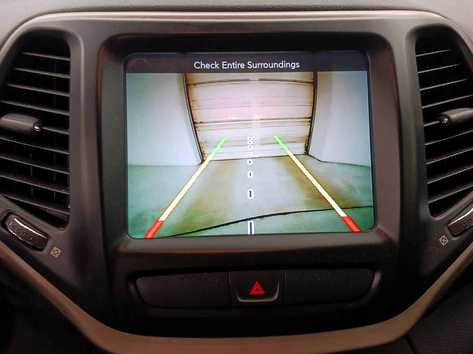 Thumbnail: 2016 Jeep Cherokee - 14