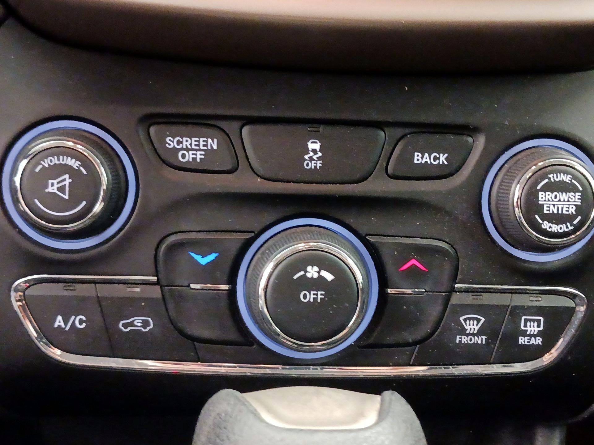 Thumbnail: 2016 Jeep Cherokee - 16