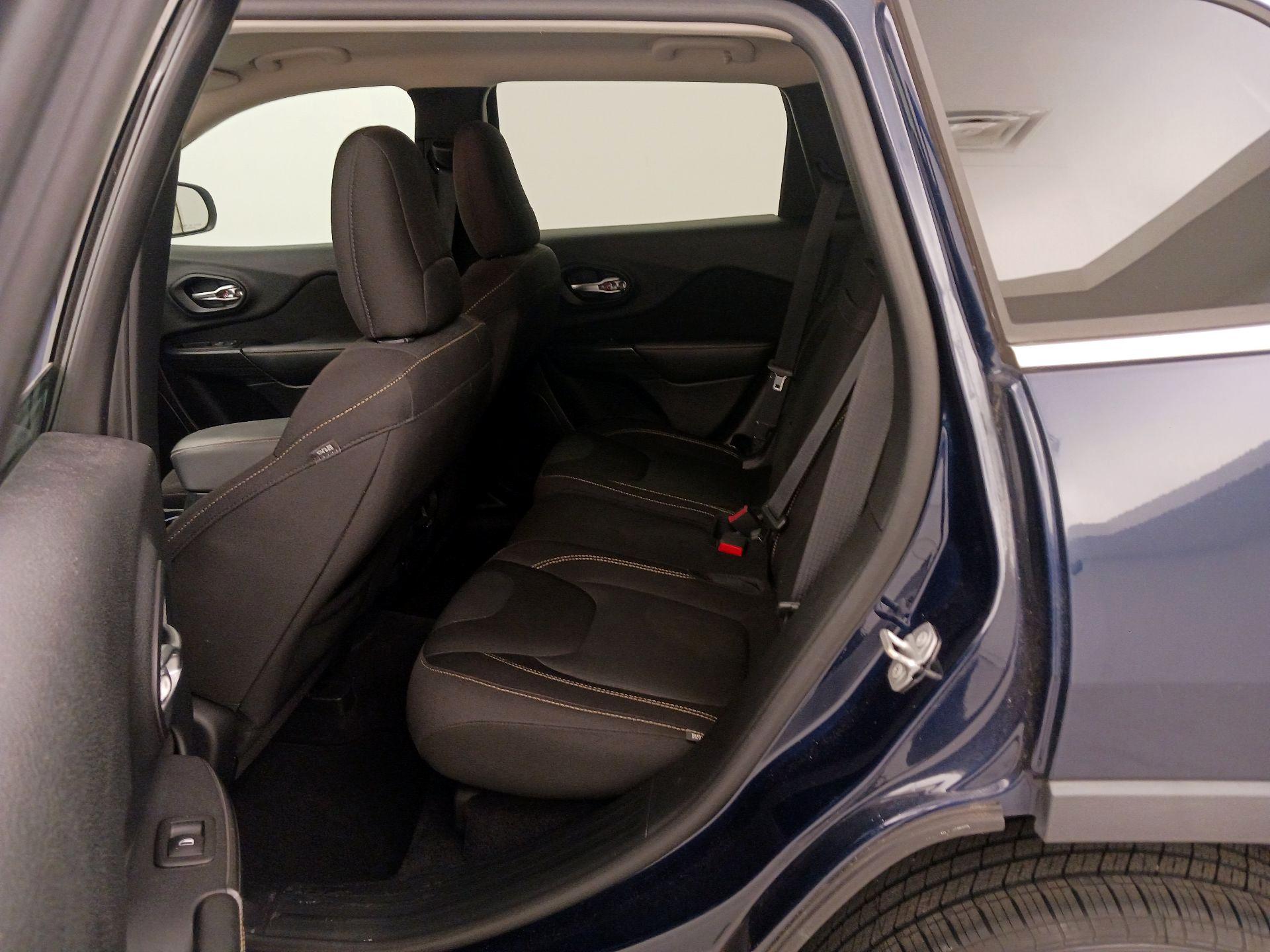 Thumbnail: 2016 Jeep Cherokee - 19