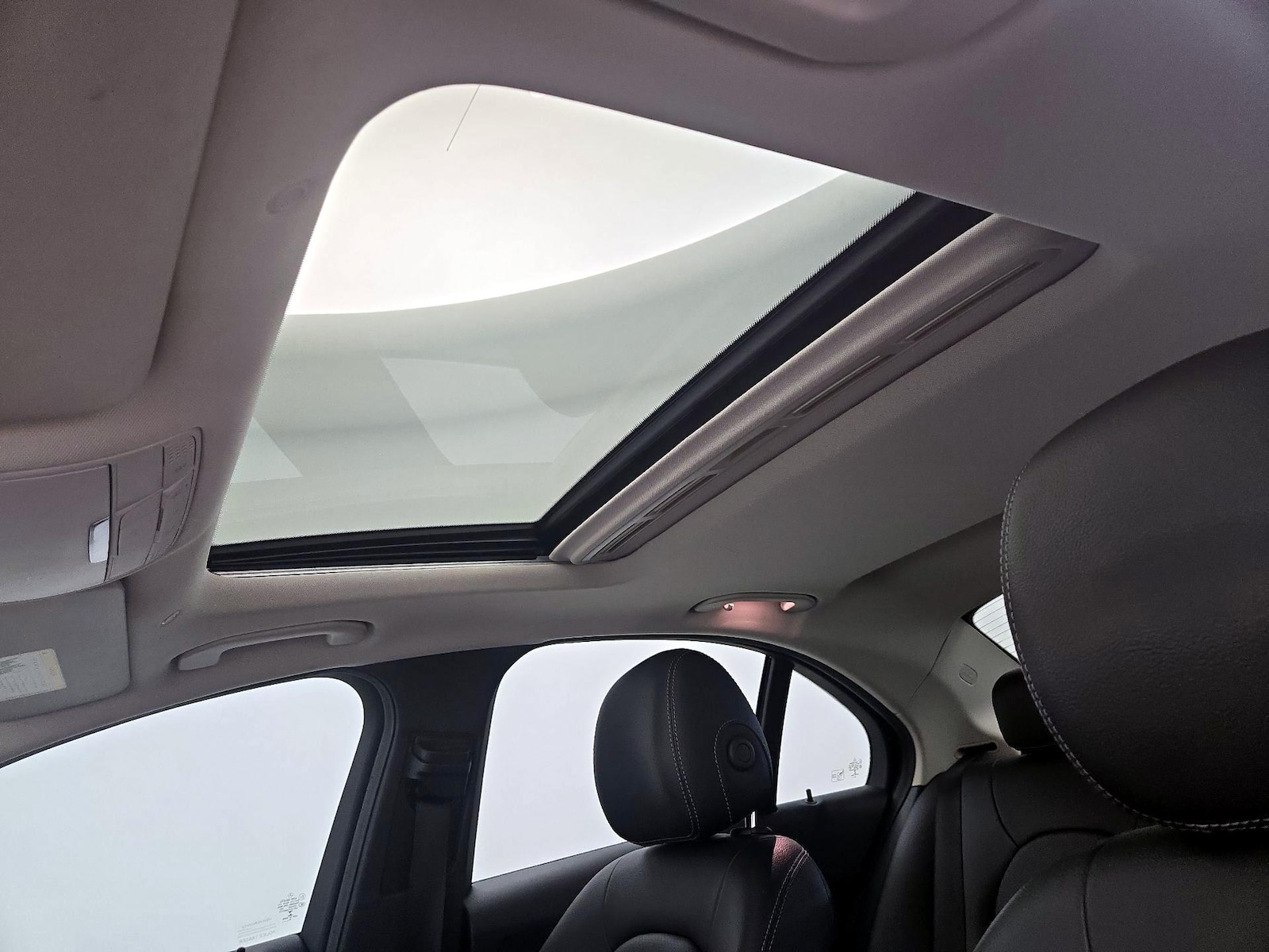 Sunroof(s) & Overhead Airbags