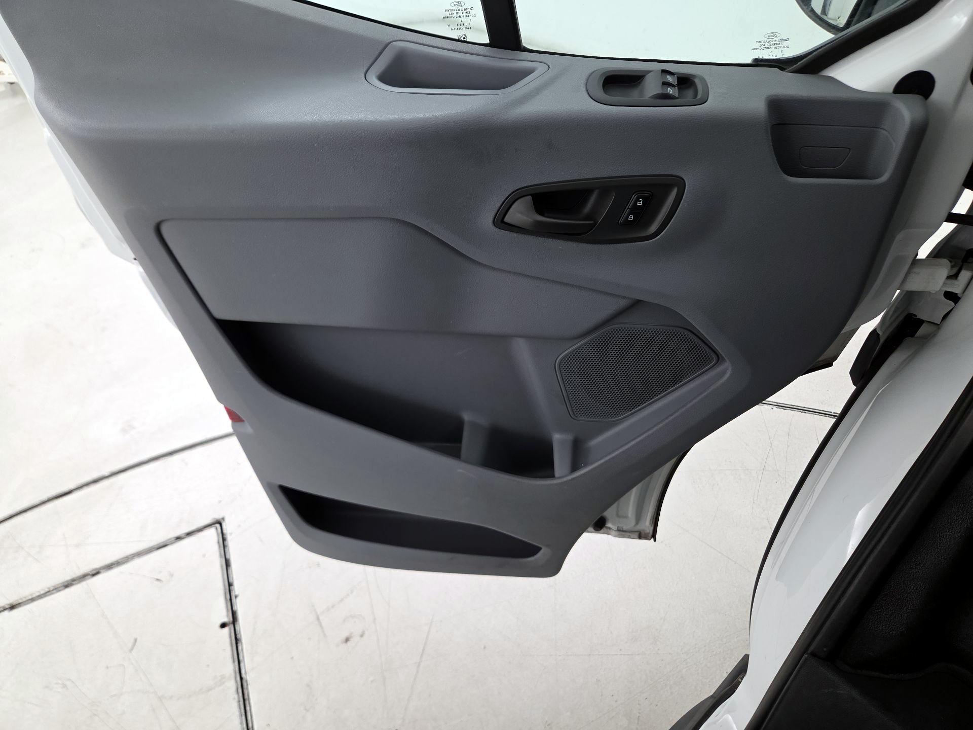 Thumbnail: 2015 Ford Transit Series - 12