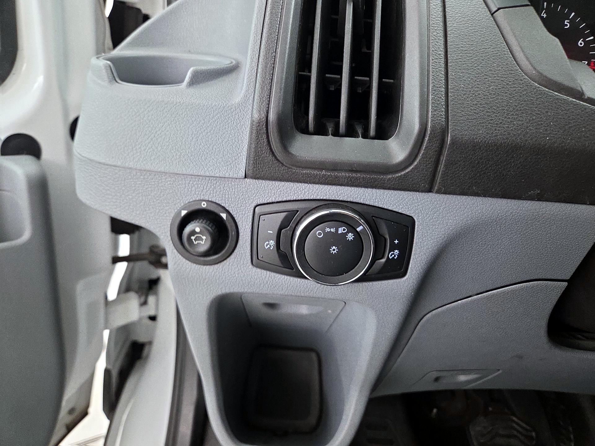 Thumbnail: 2015 Ford Transit Series - 13