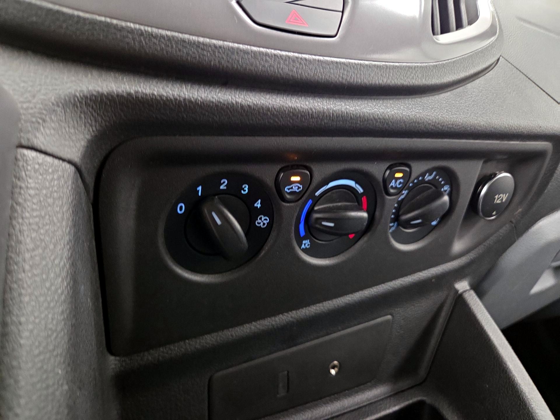 Thumbnail: 2015 Ford Transit Series - 16