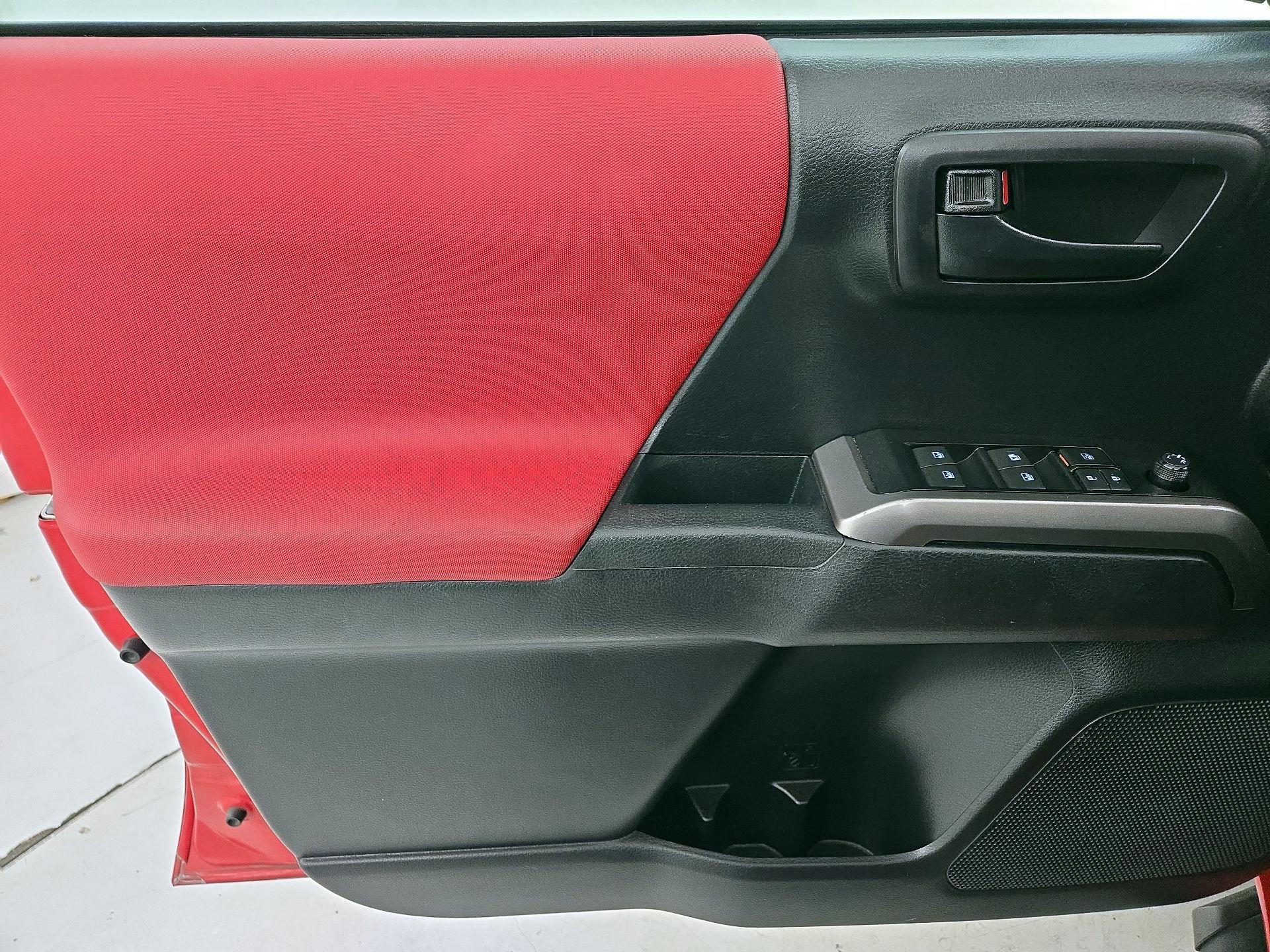 Thumbnail: 2021 Toyota Tacoma - 12