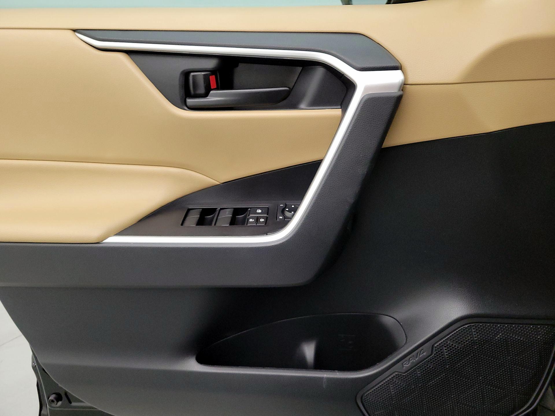 Thumbnail: 2022 Toyota RAV4 - 12