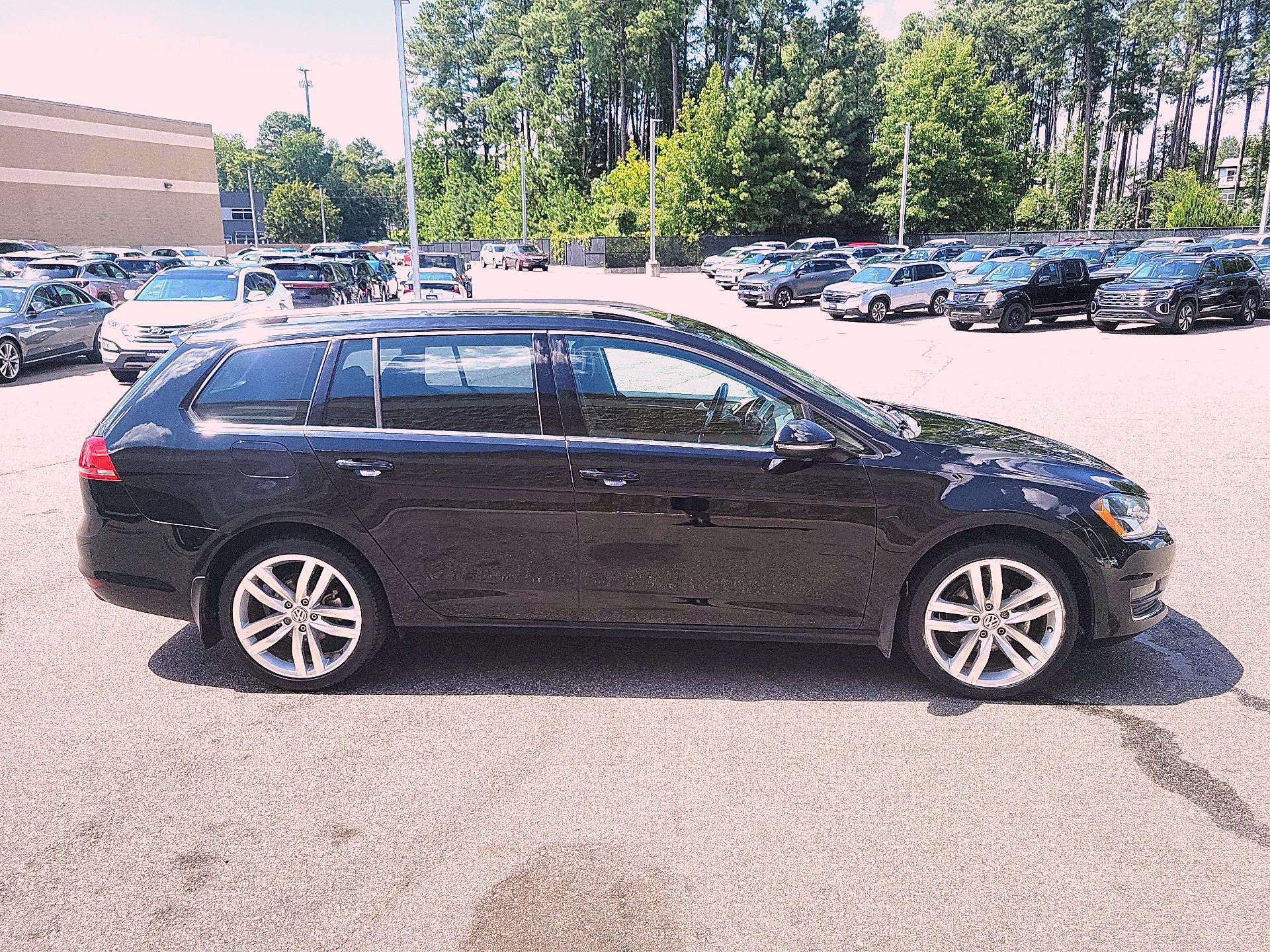 Thumbnail: 2017 Volkswagen Golf - 4