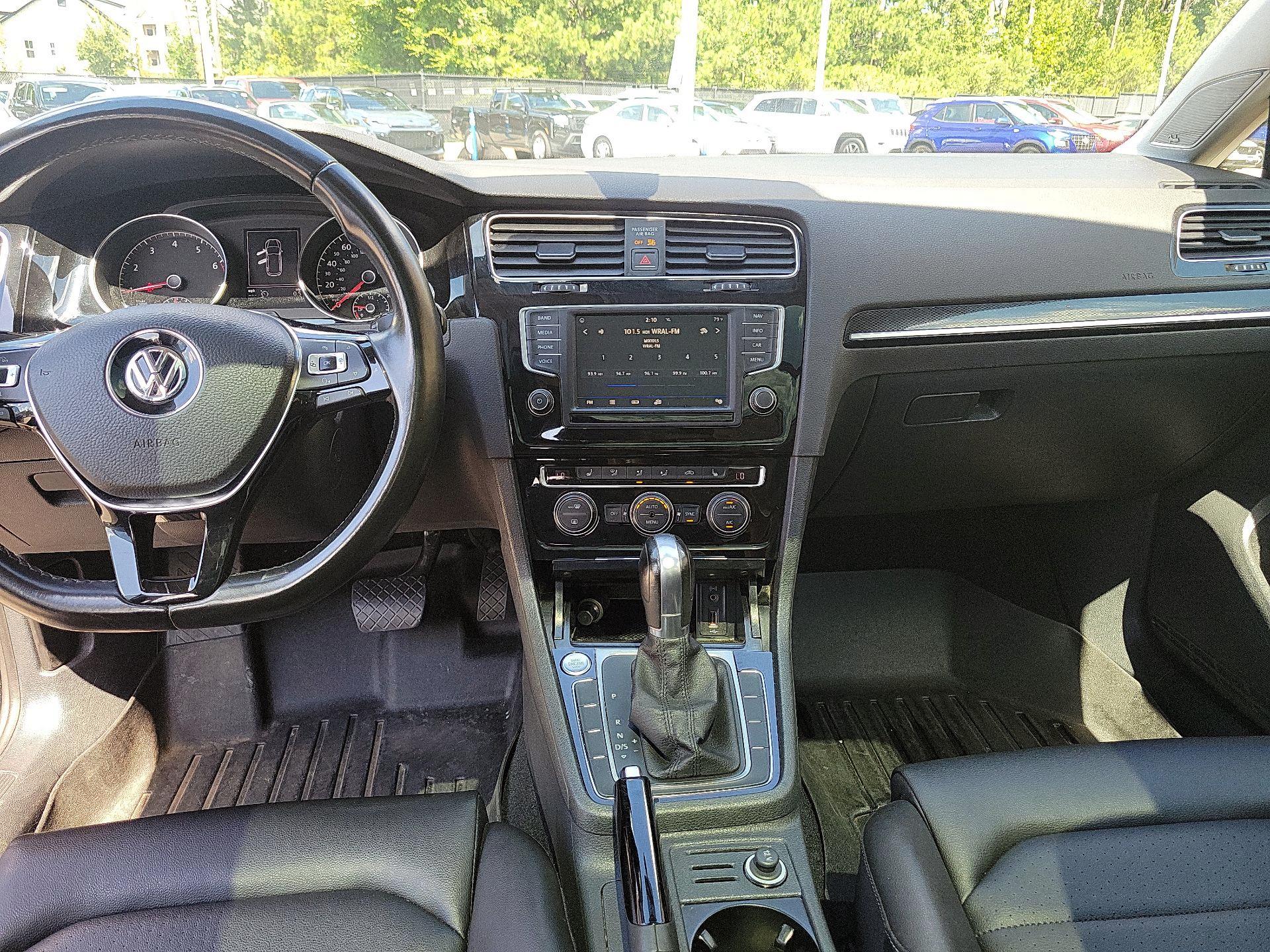 Thumbnail: 2017 Volkswagen Golf - 8