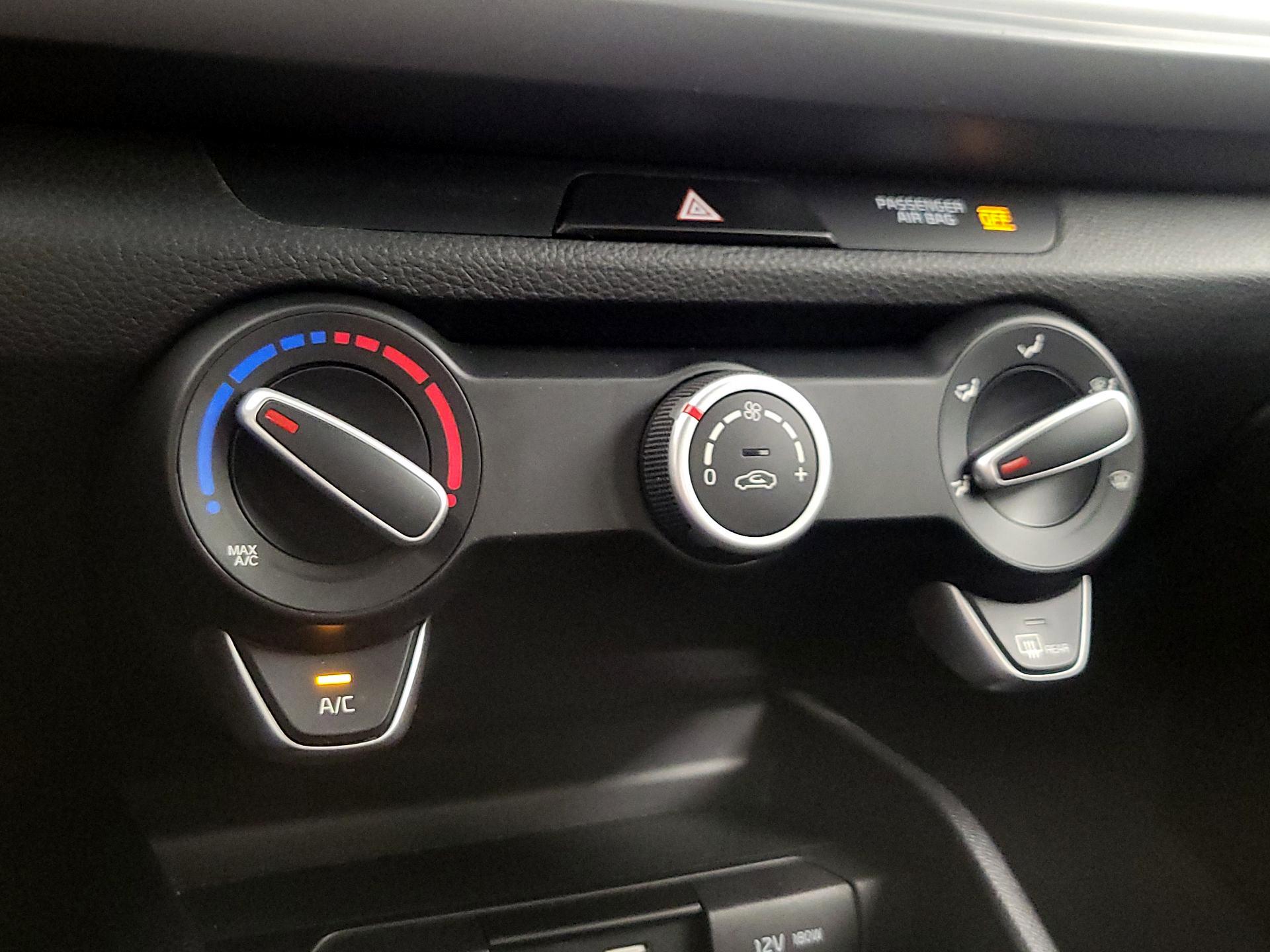 Thumbnail: 2019 Kia Rio - 16