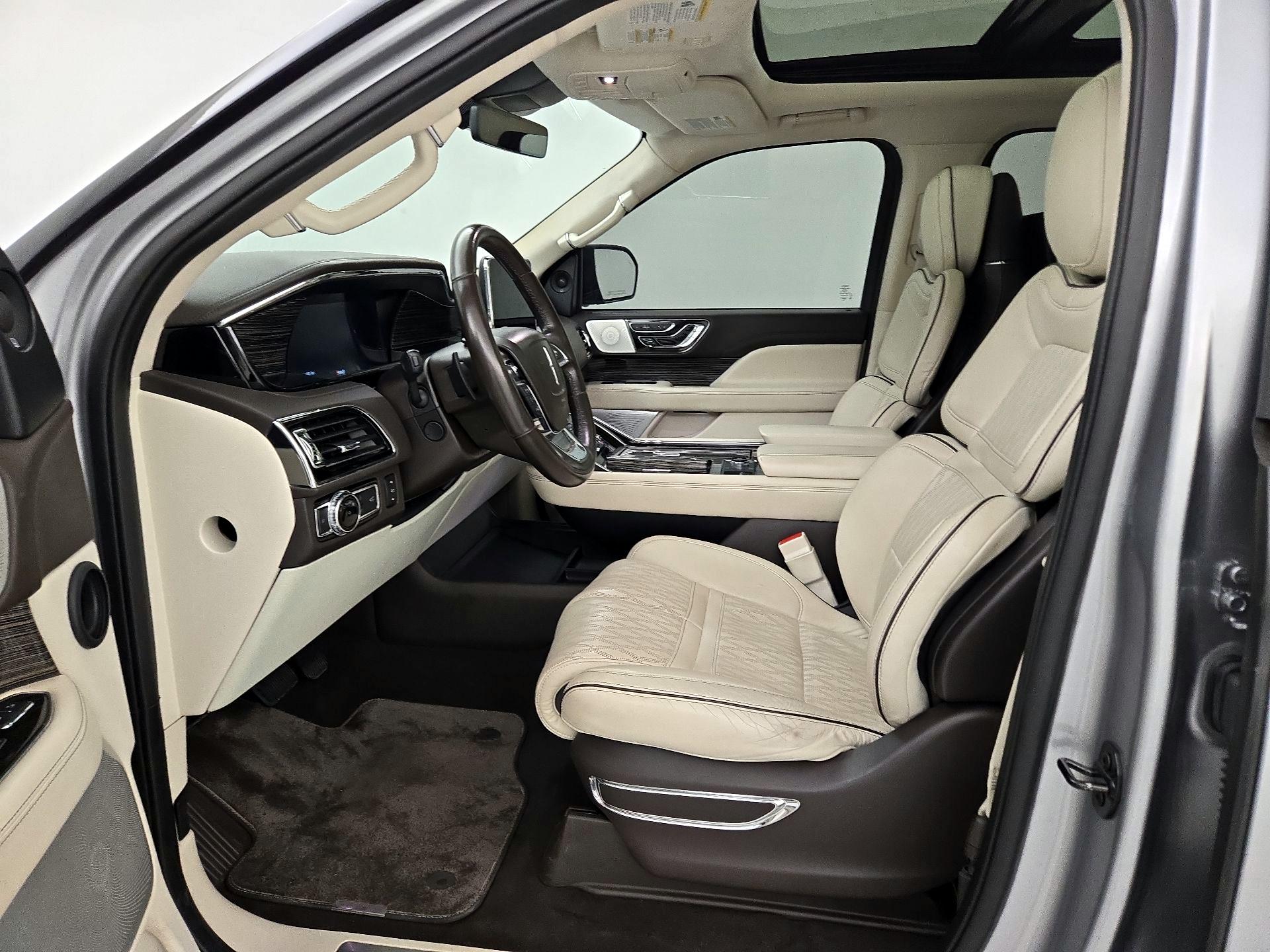 Thumbnail: 2020 Lincoln Navigator - 11