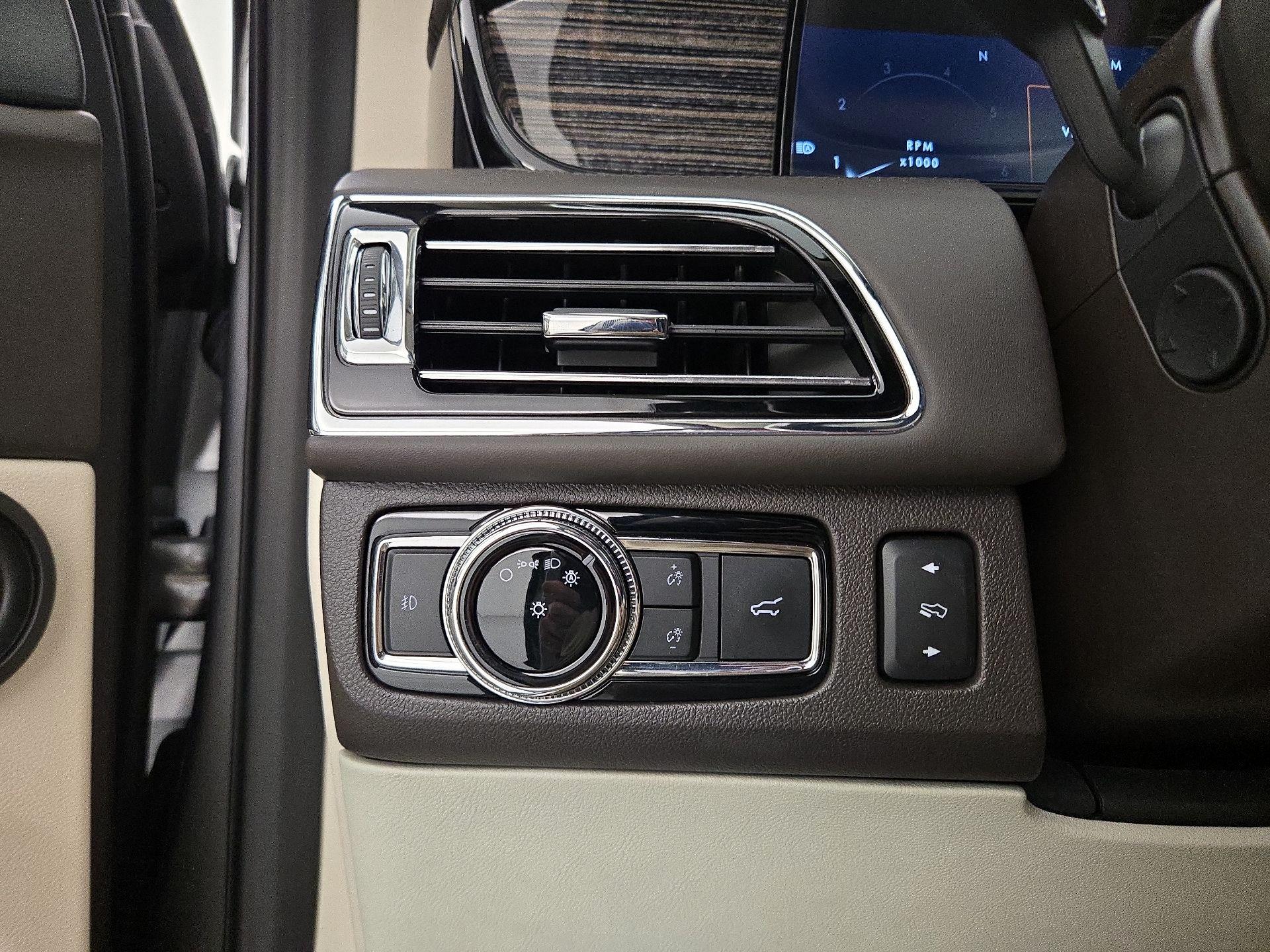 Thumbnail: 2020 Lincoln Navigator - 13