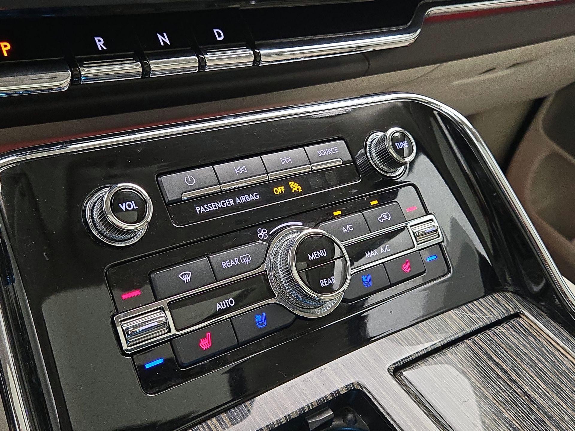 Thumbnail: 2020 Lincoln Navigator - 17