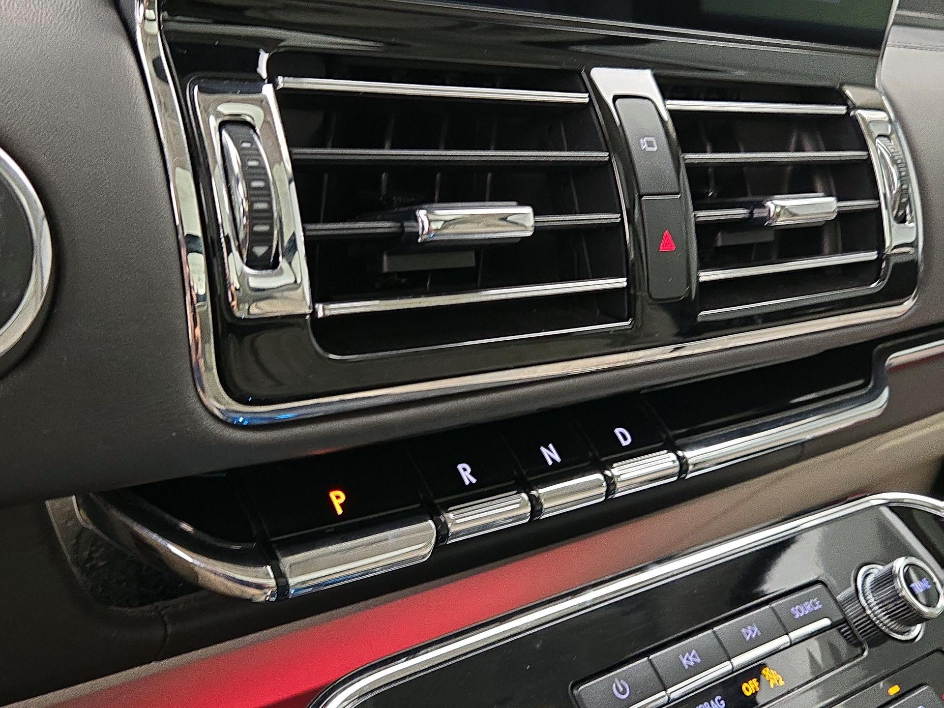 Thumbnail: 2020 Lincoln Navigator - 18
