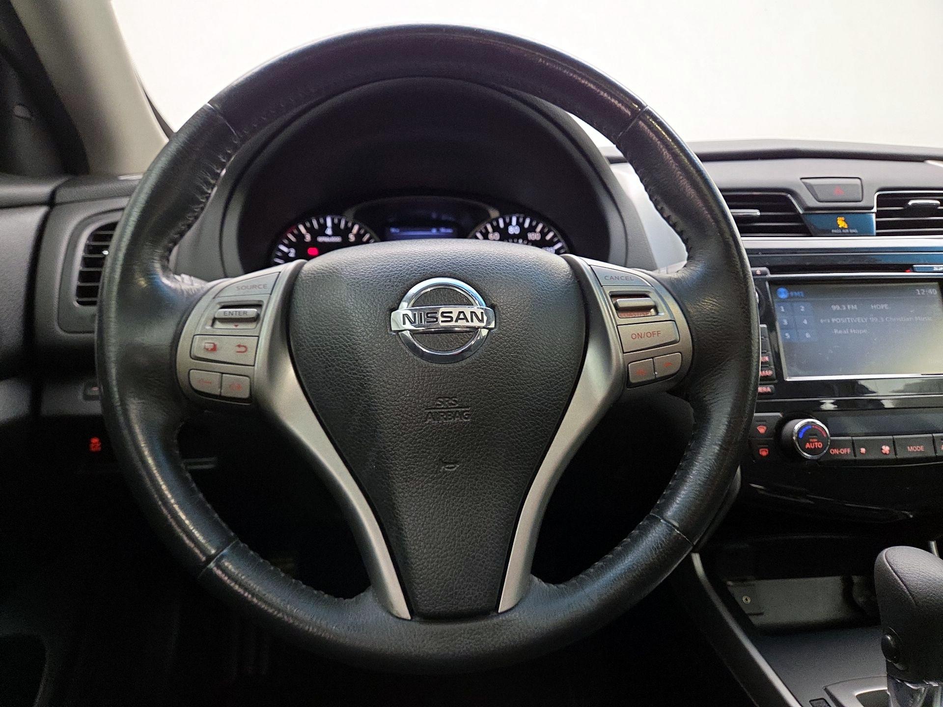 Thumbnail: 2015 Nissan Altima - 10