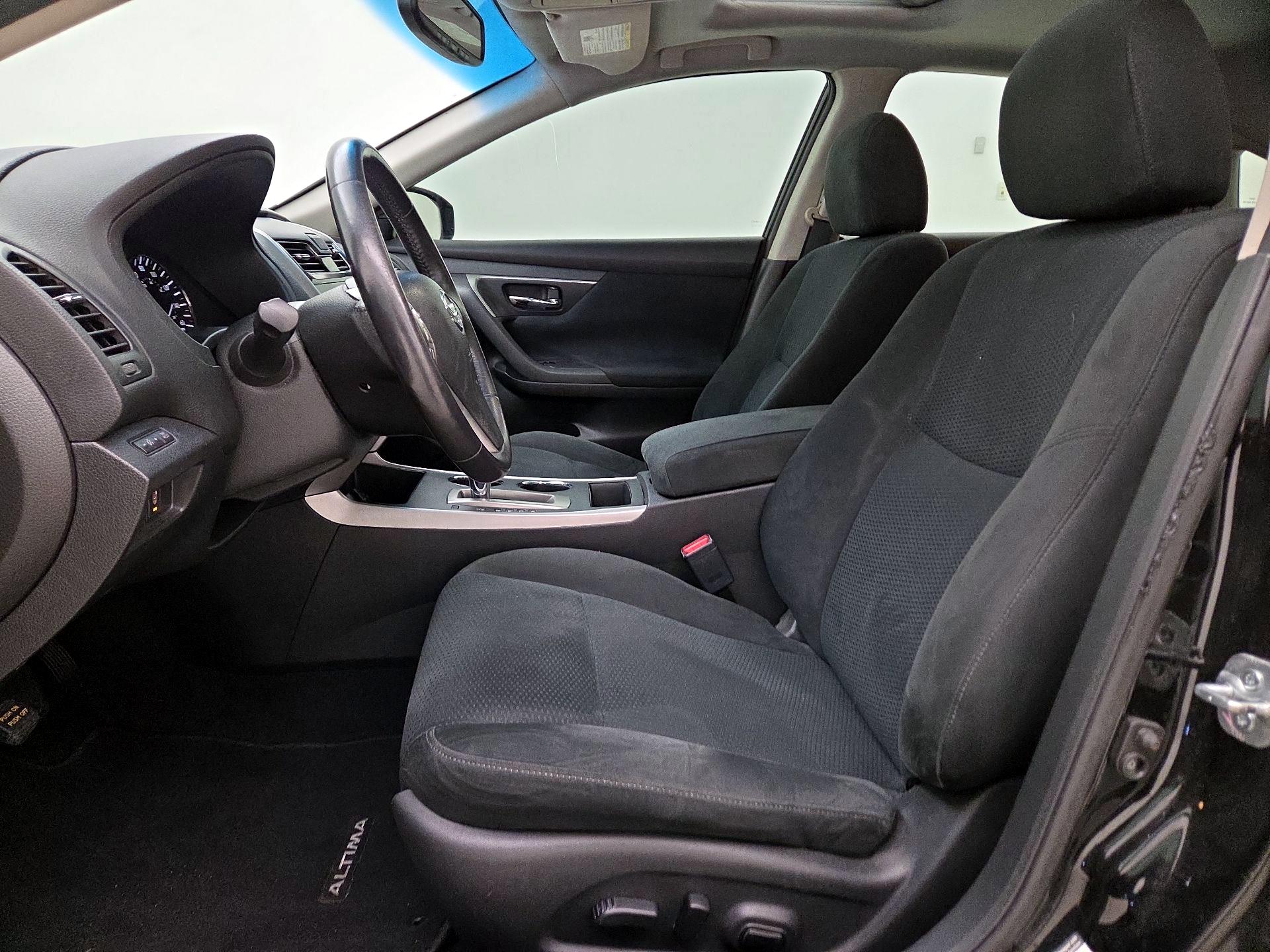 Thumbnail: 2015 Nissan Altima - 11