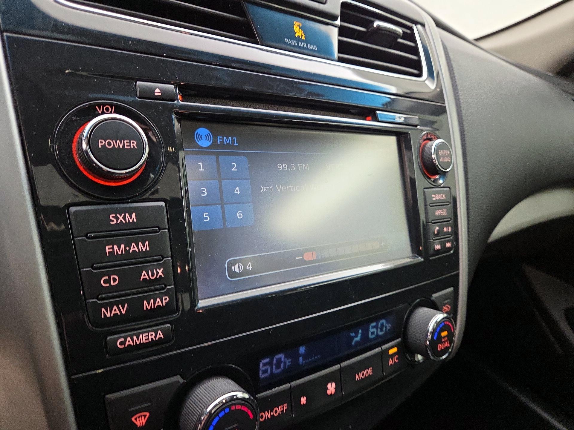 Thumbnail: 2015 Nissan Altima - 16