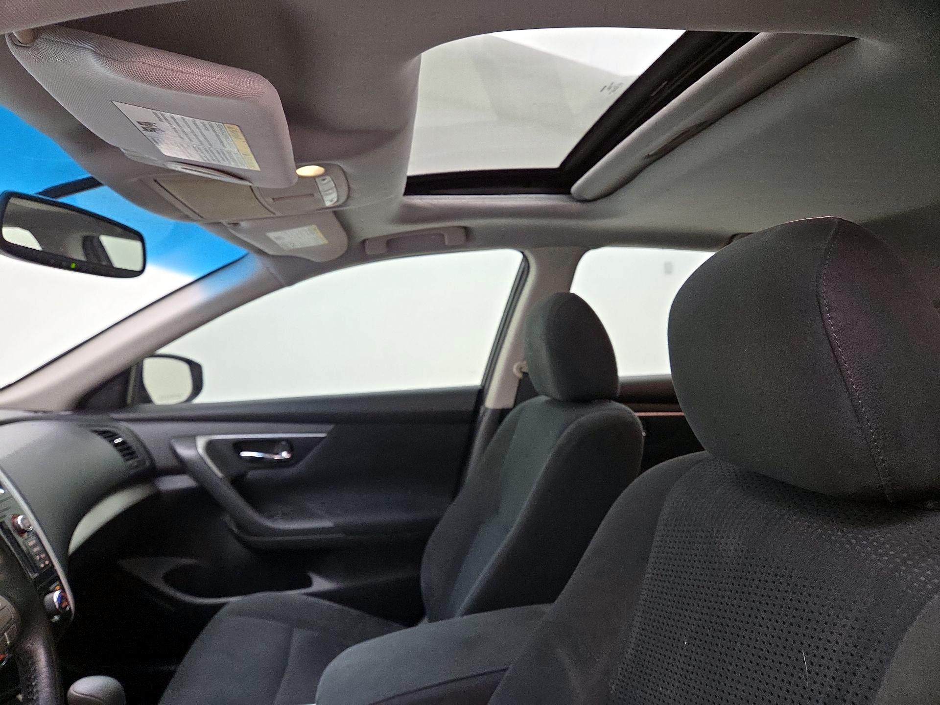 Thumbnail: 2015 Nissan Altima - 20