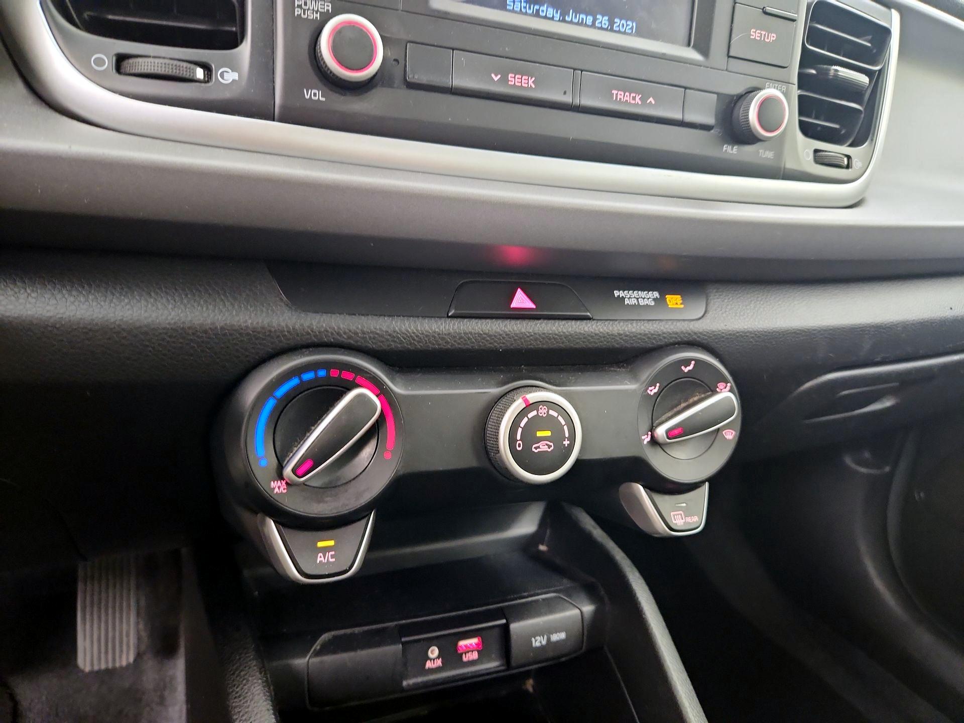 Thumbnail: 2018 Kia Rio - 16