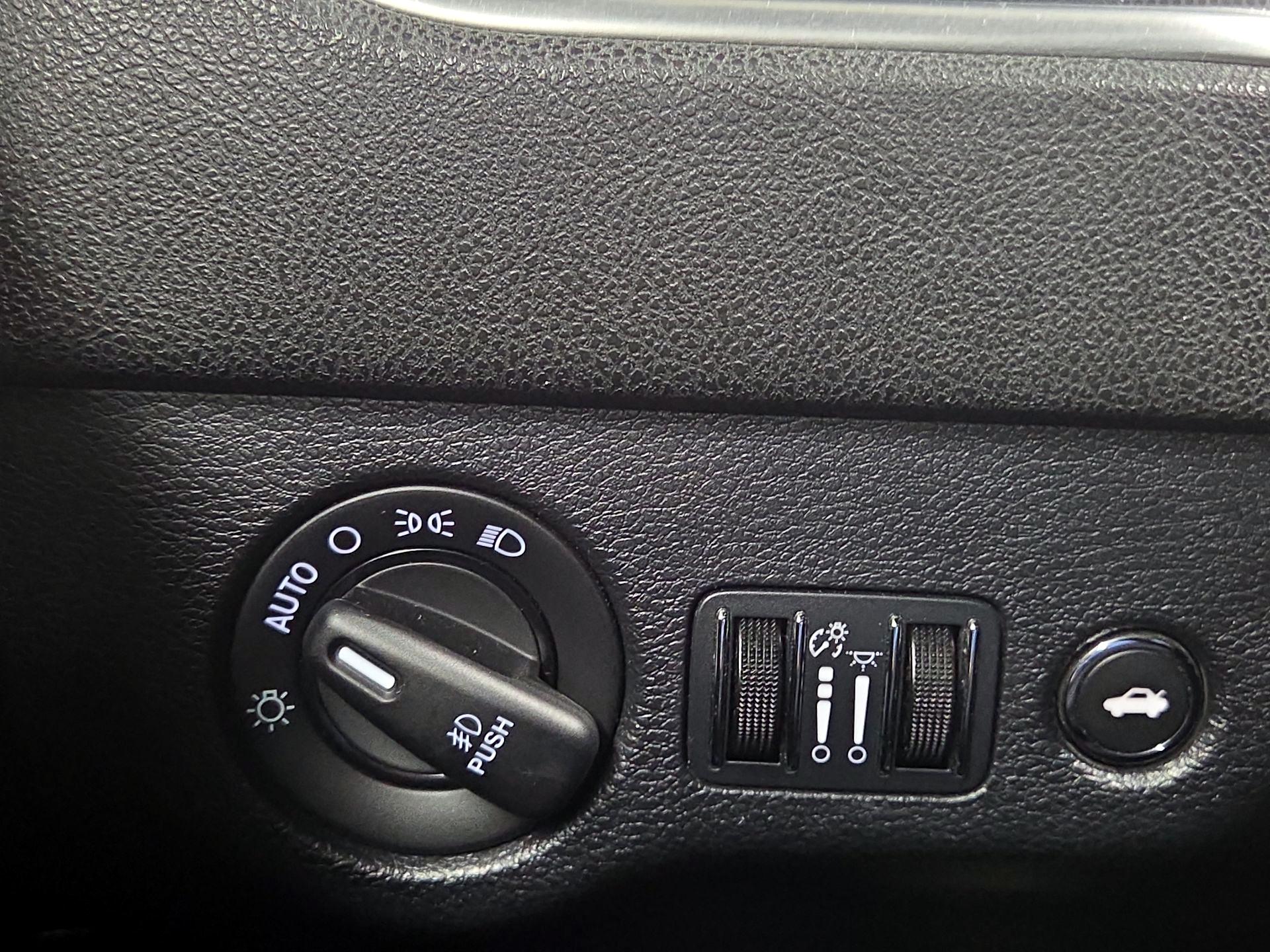 Thumbnail: 2015 Dodge Charger - 13