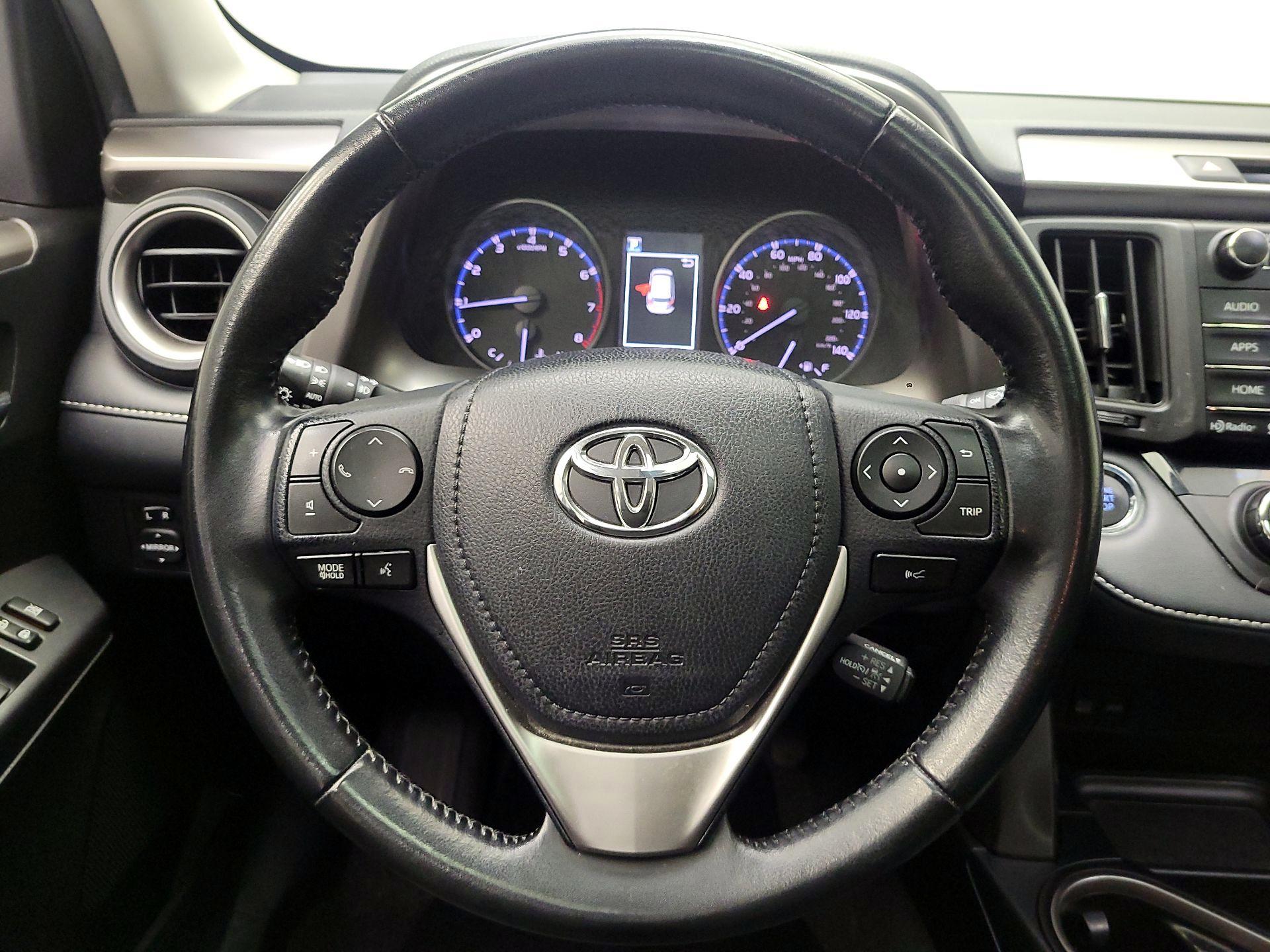 Thumbnail: 2018 Toyota RAV4 - 10