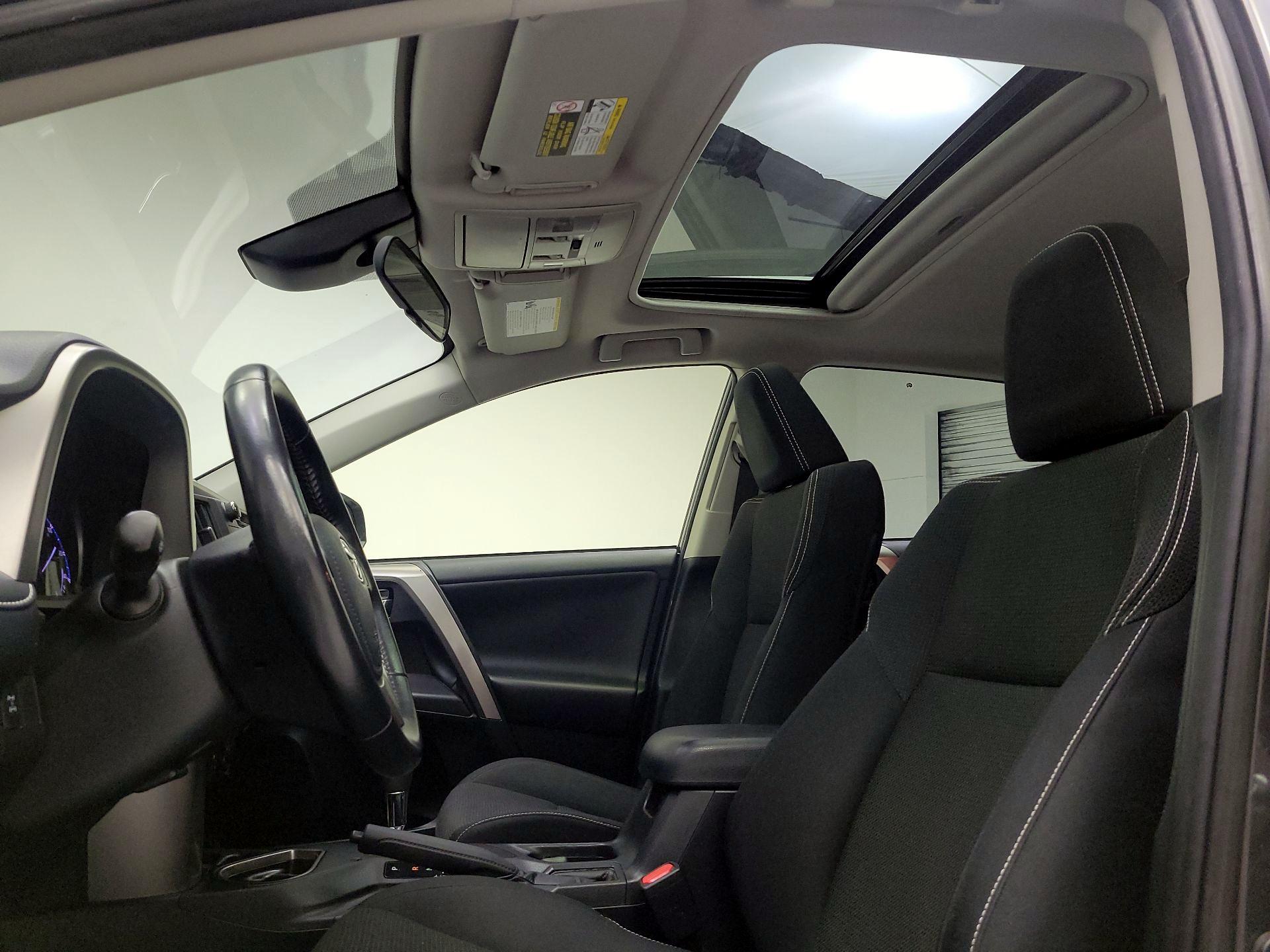 Thumbnail: 2018 Toyota RAV4 - 19