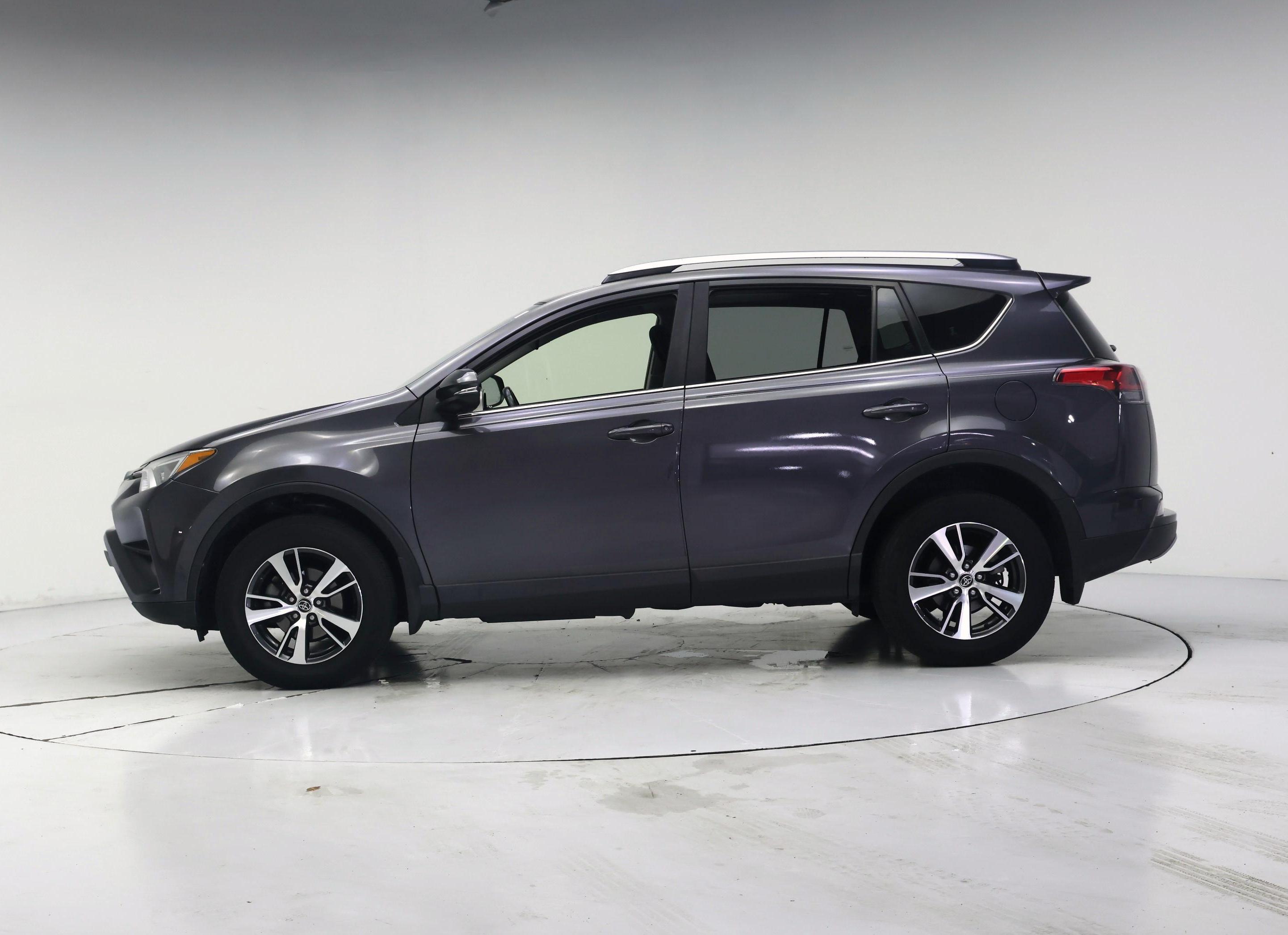 Thumbnail: 2018 Toyota RAV4 - 3