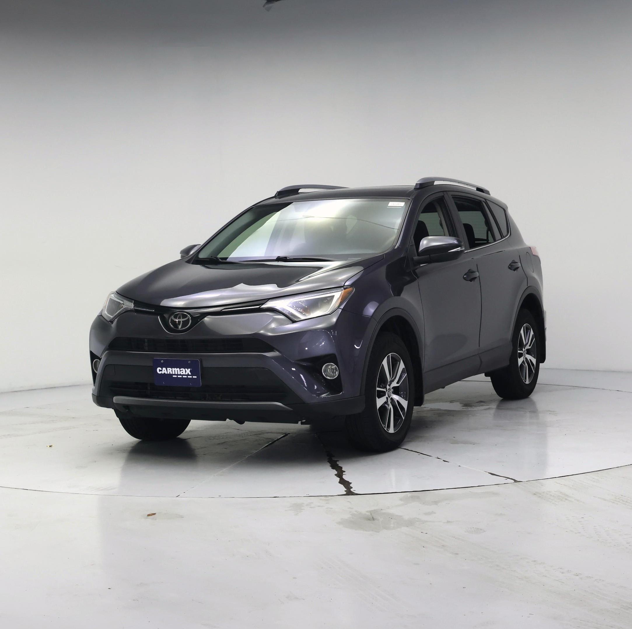 Thumbnail: 2018 Toyota RAV4 - 4