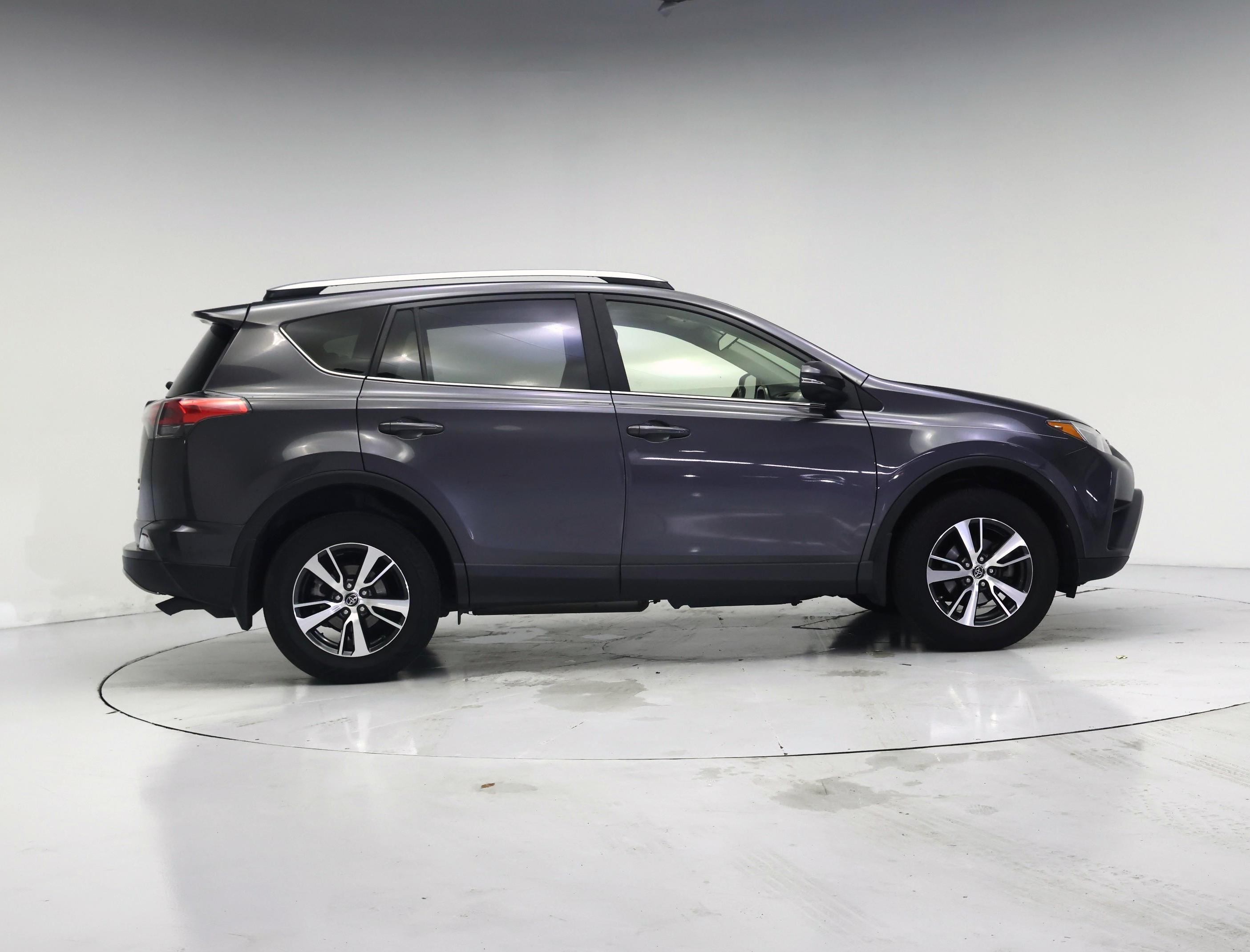 Thumbnail: 2018 Toyota RAV4 - 7