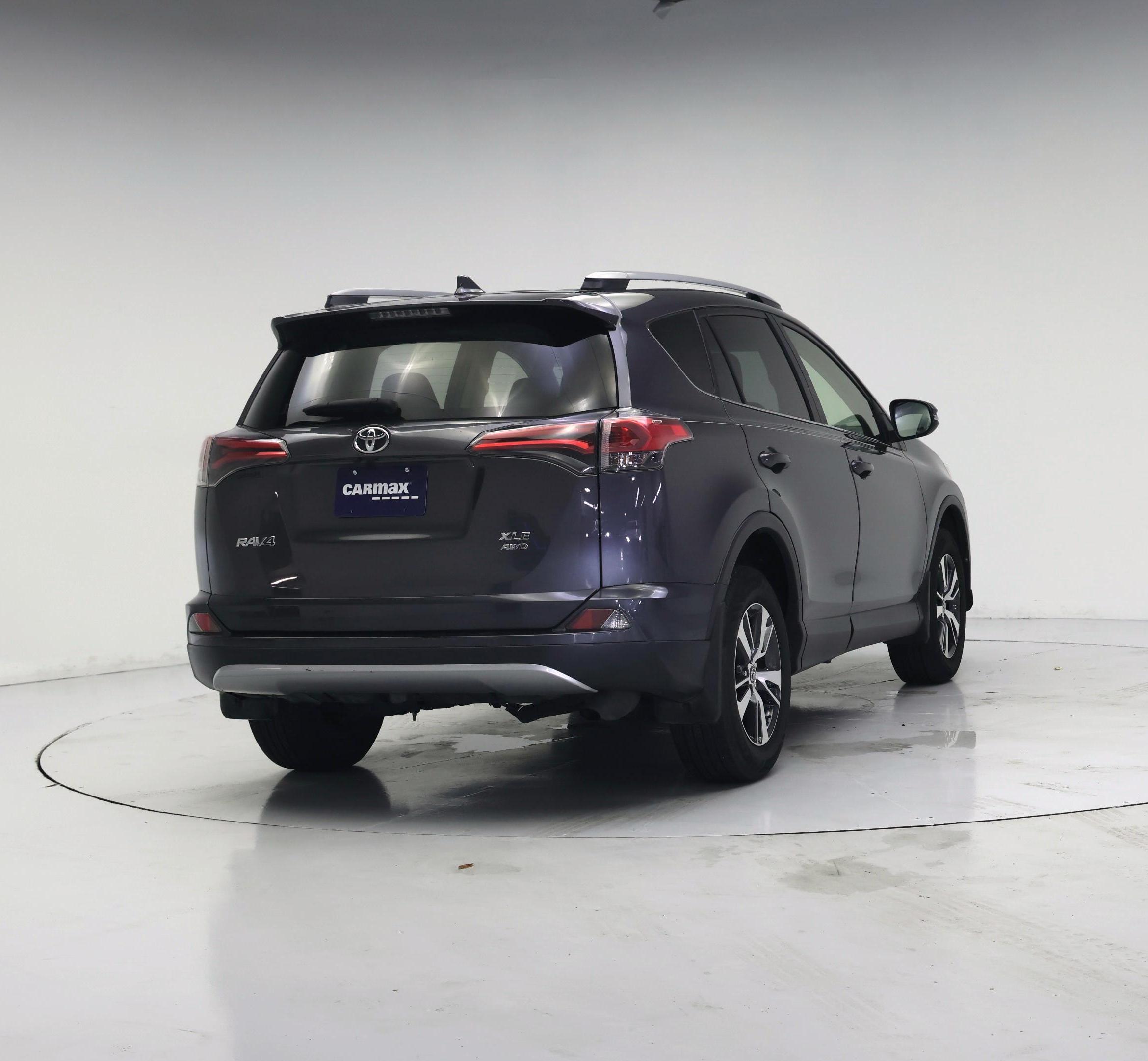 Thumbnail: 2018 Toyota RAV4 - 8