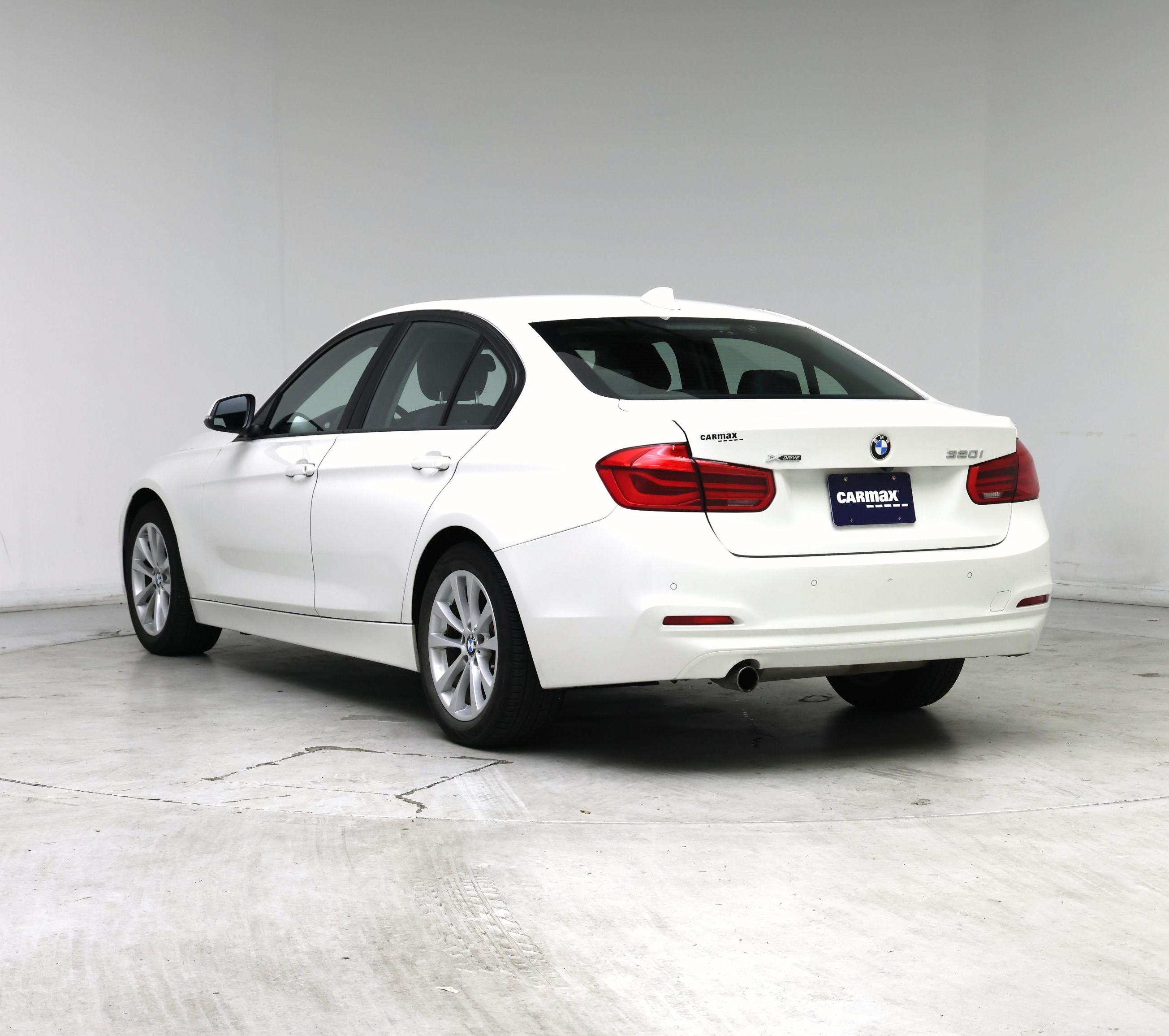 Thumbnail: 2016 BMW 3 Series - 2