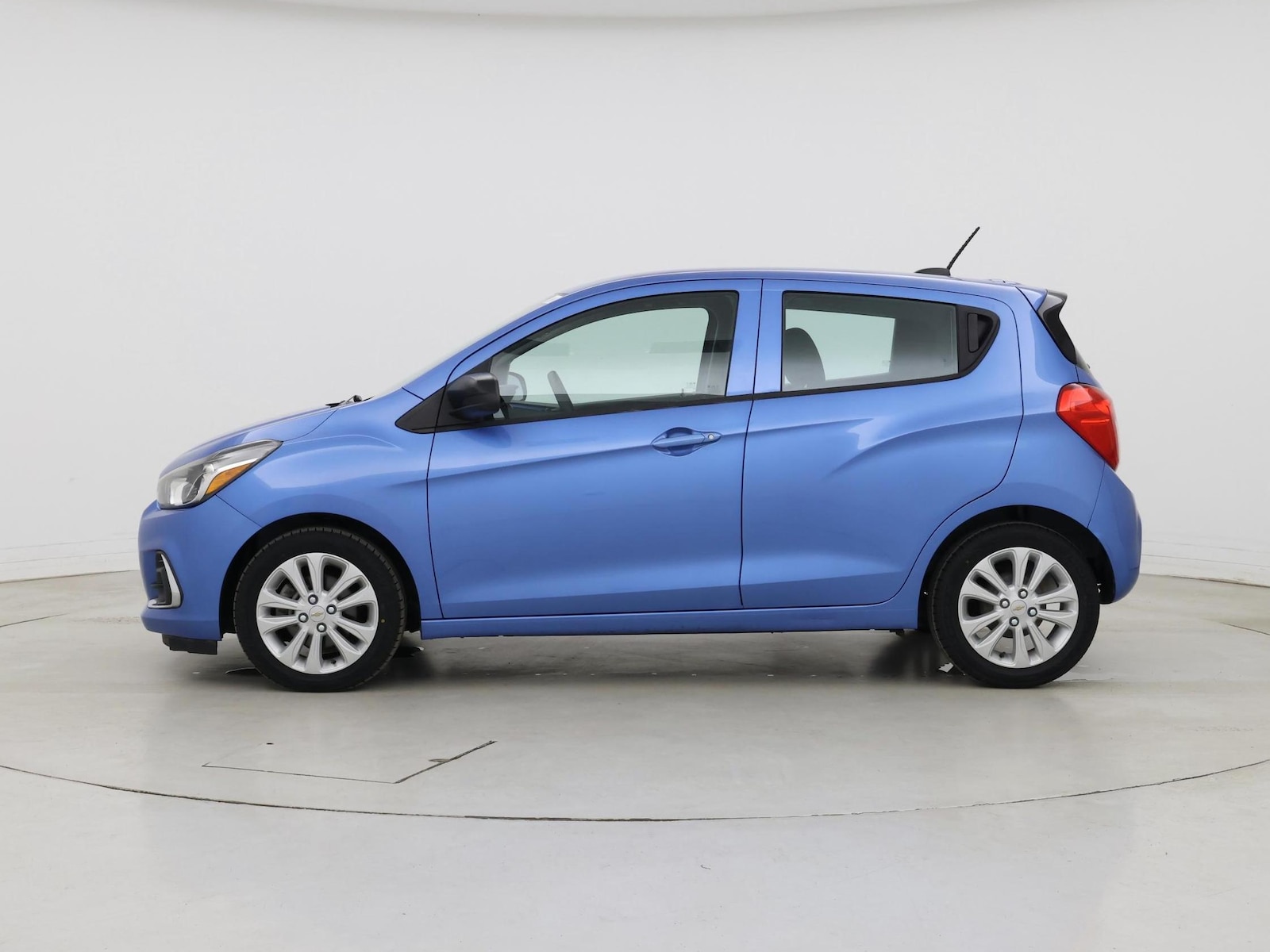 2016 Chevrolet Spark 1LT - Photo 4