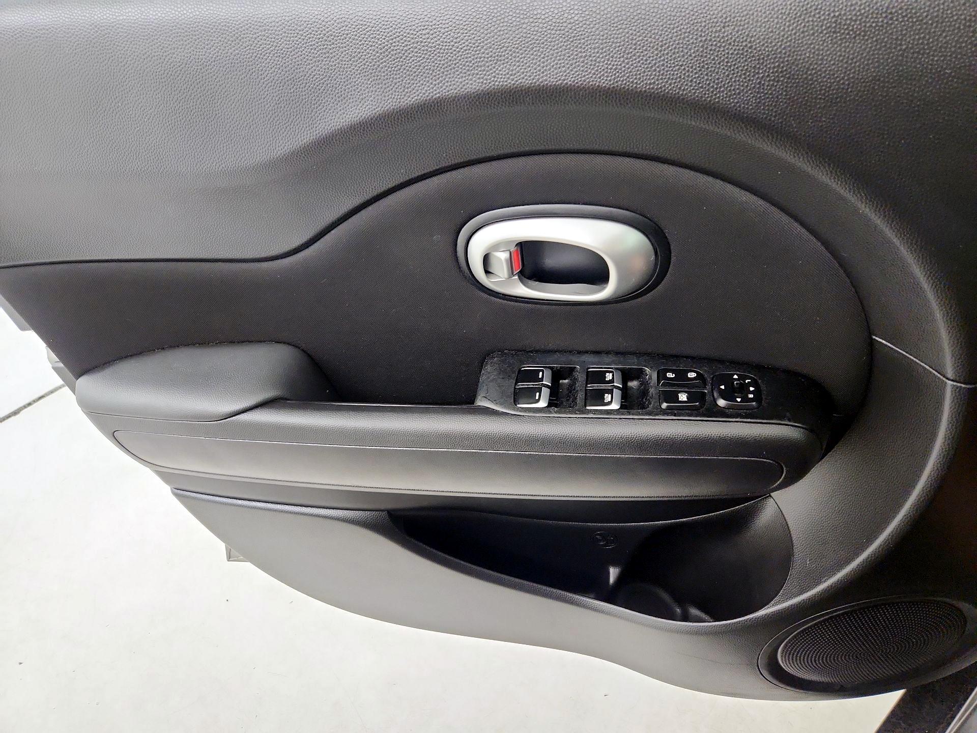 Thumbnail: 2018 Kia Soul - 12