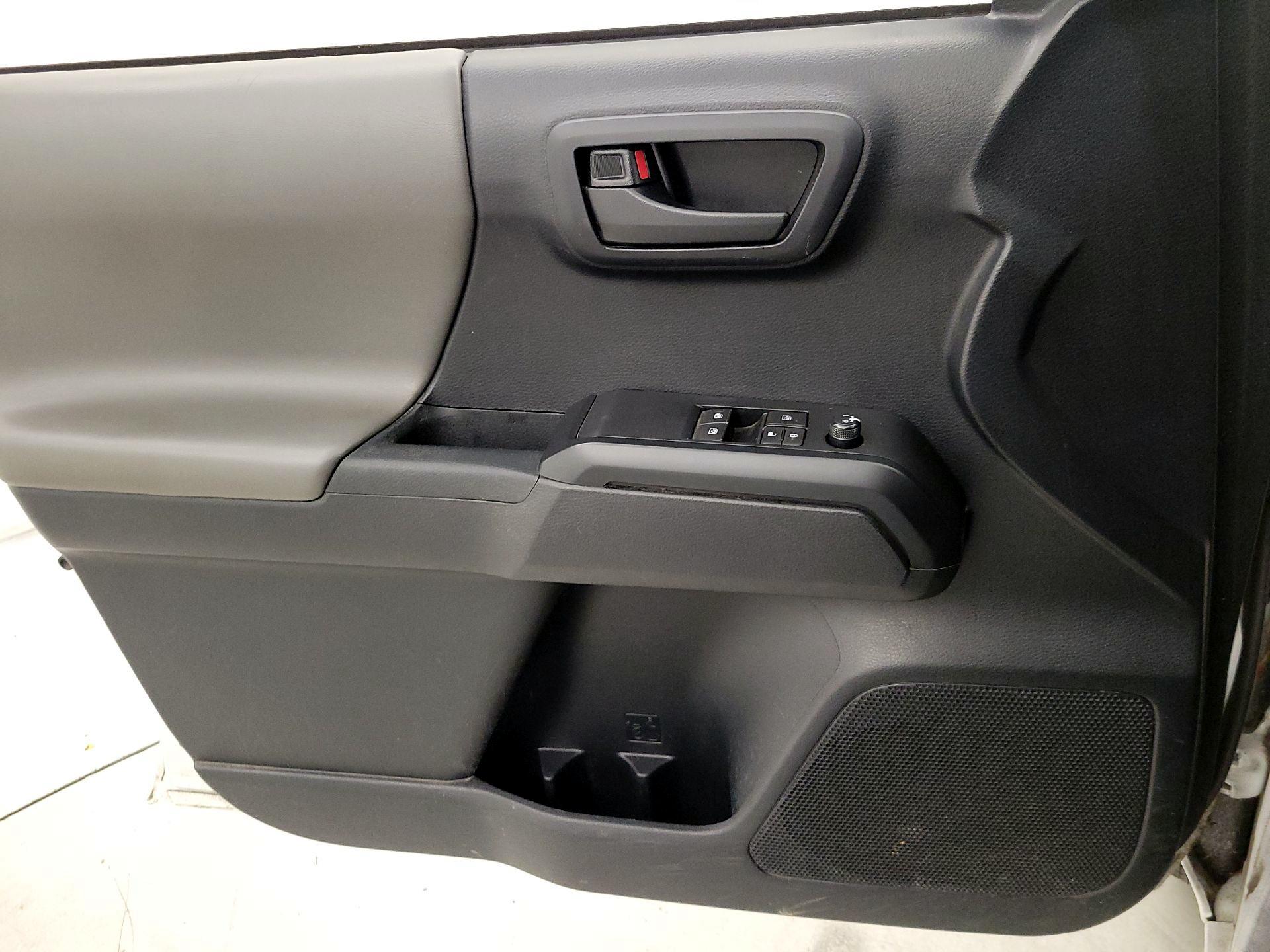 Thumbnail: 2019 Toyota Tacoma - 12