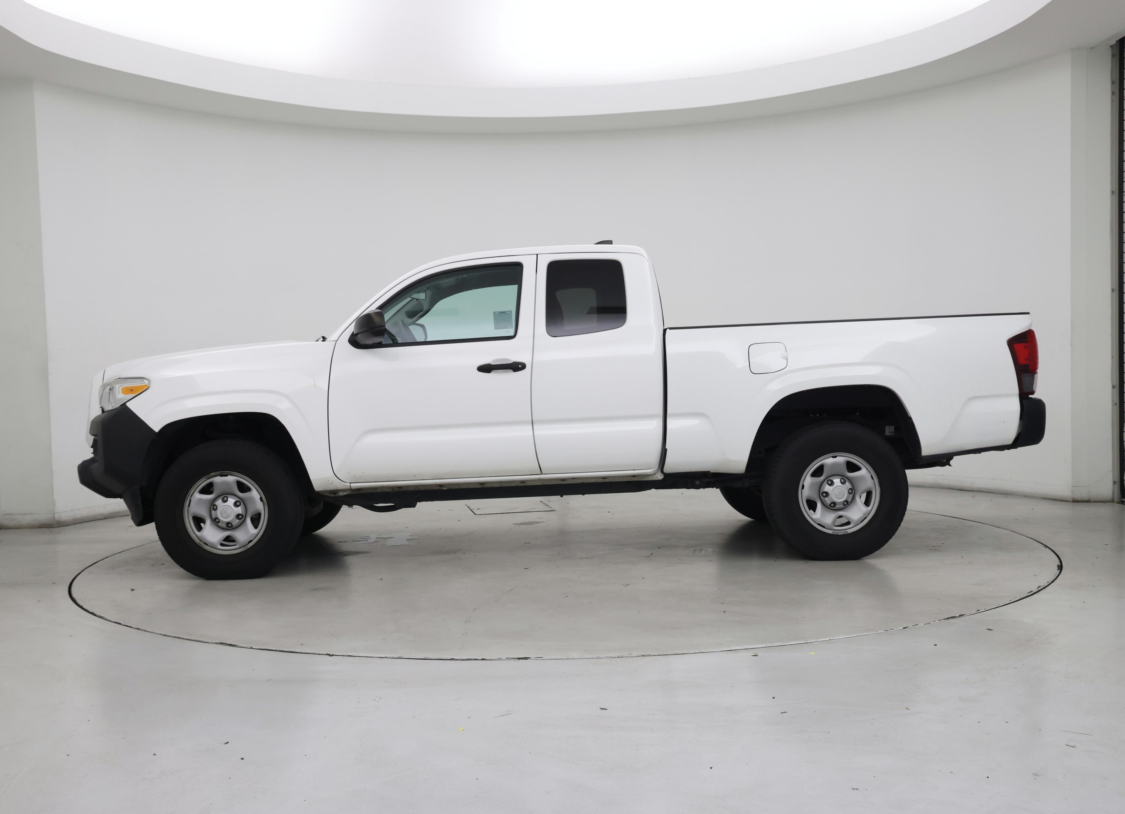 Thumbnail: 2019 Toyota Tacoma - 3