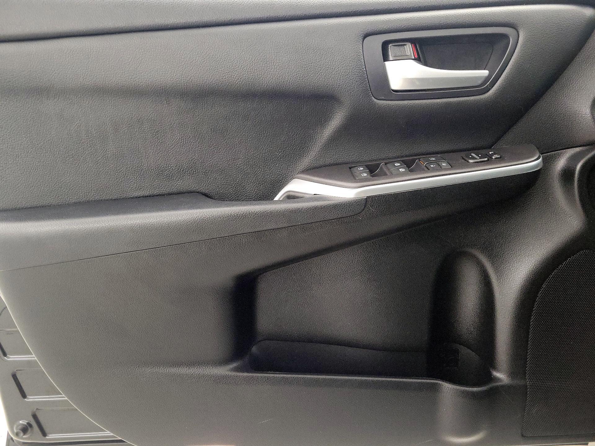 Thumbnail: 2016 Toyota Camry - 12