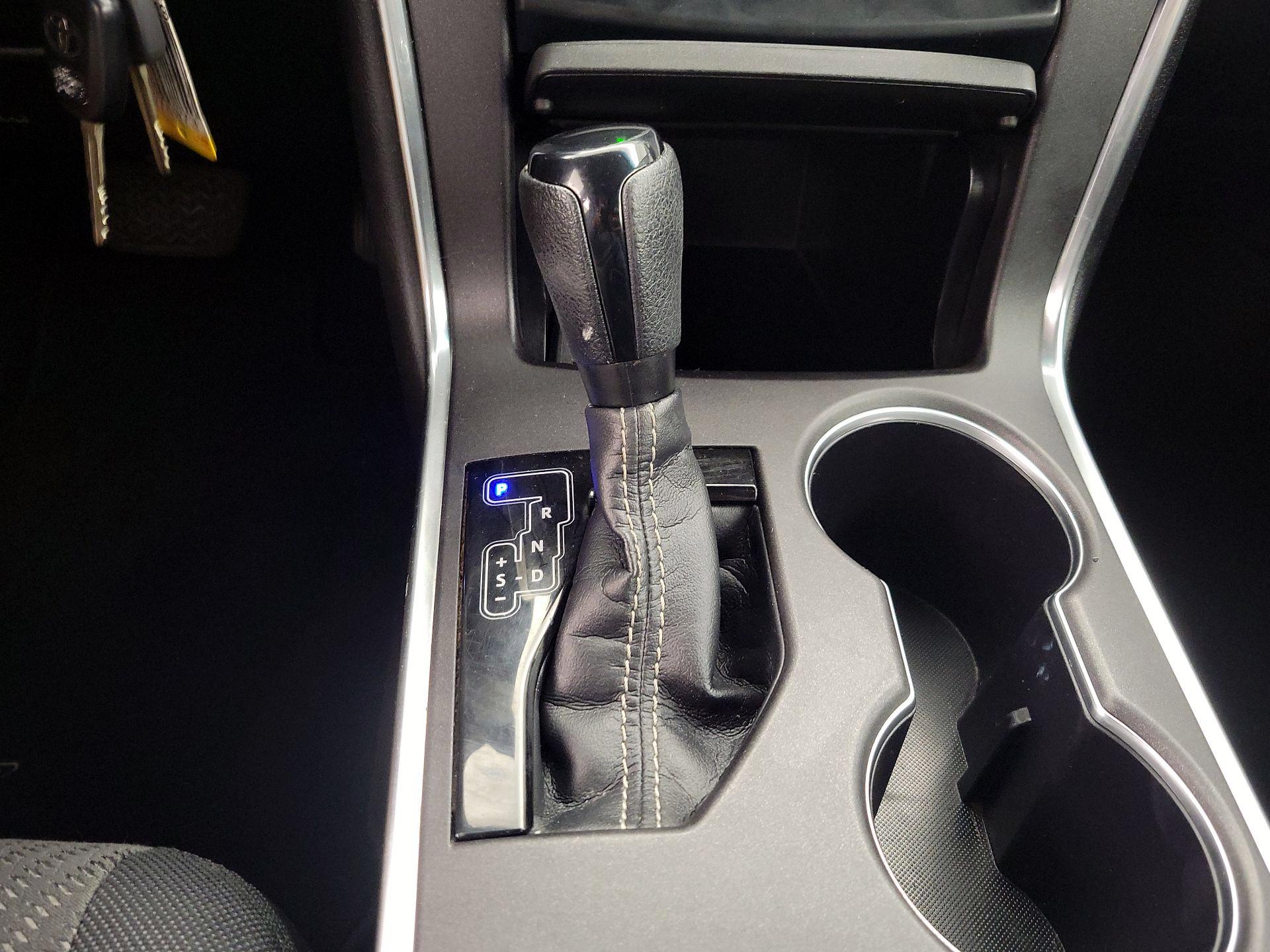 Thumbnail: 2016 Toyota Camry - 17