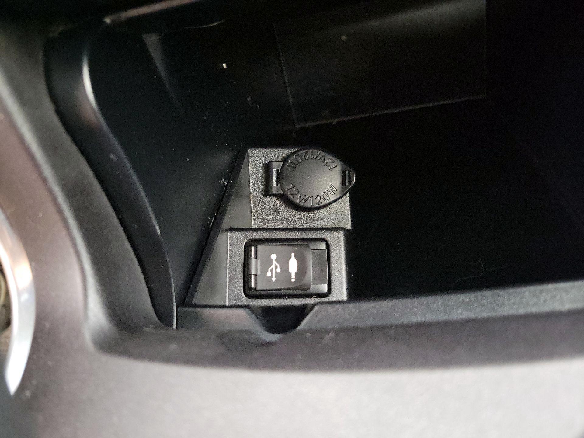 Thumbnail: 2016 Toyota Camry - 18