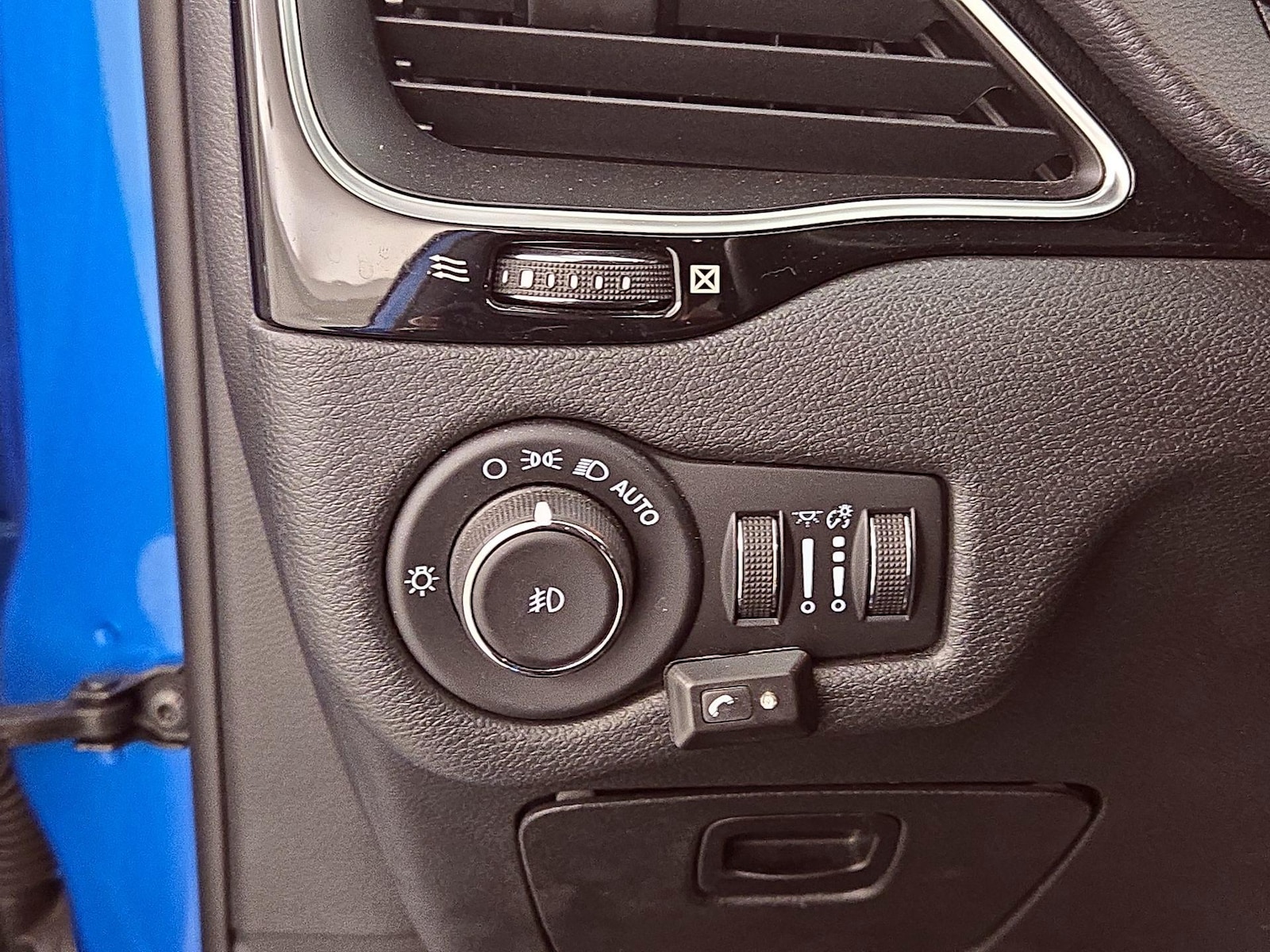 2021 Jeep Cherokee Altitude - Photo 14