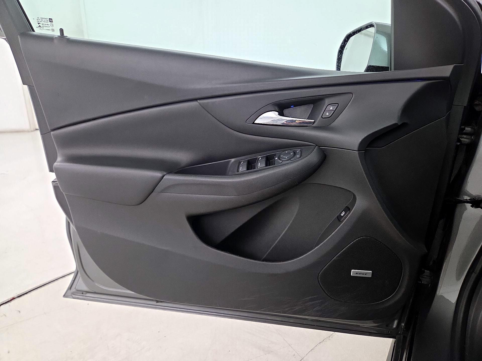 Thumbnail: 2017 Chevrolet Volt - 12