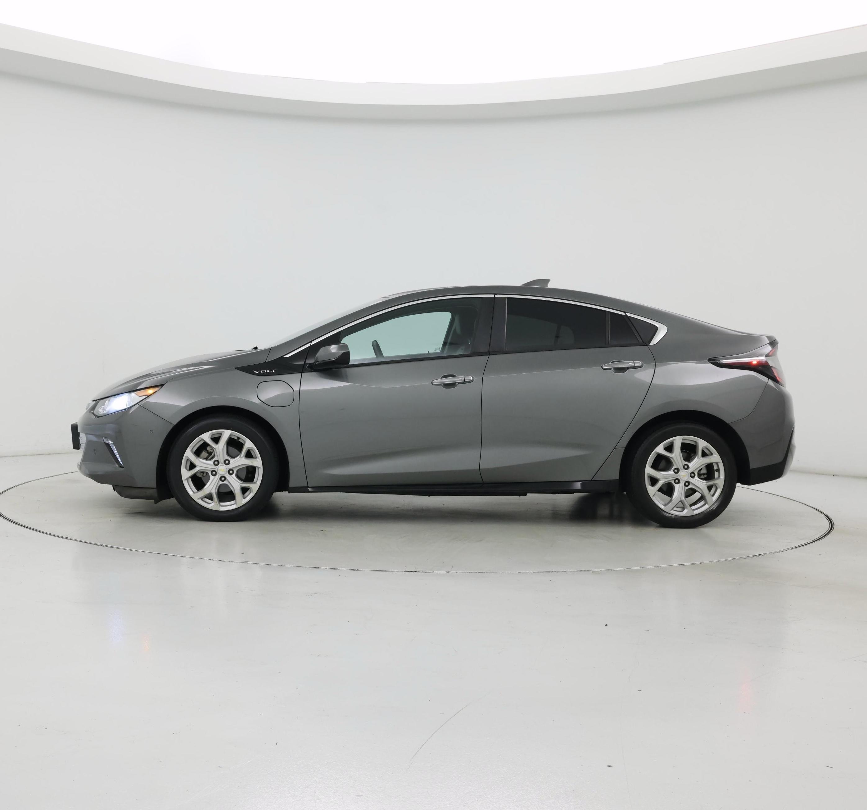 Thumbnail: 2017 Chevrolet Volt - 3