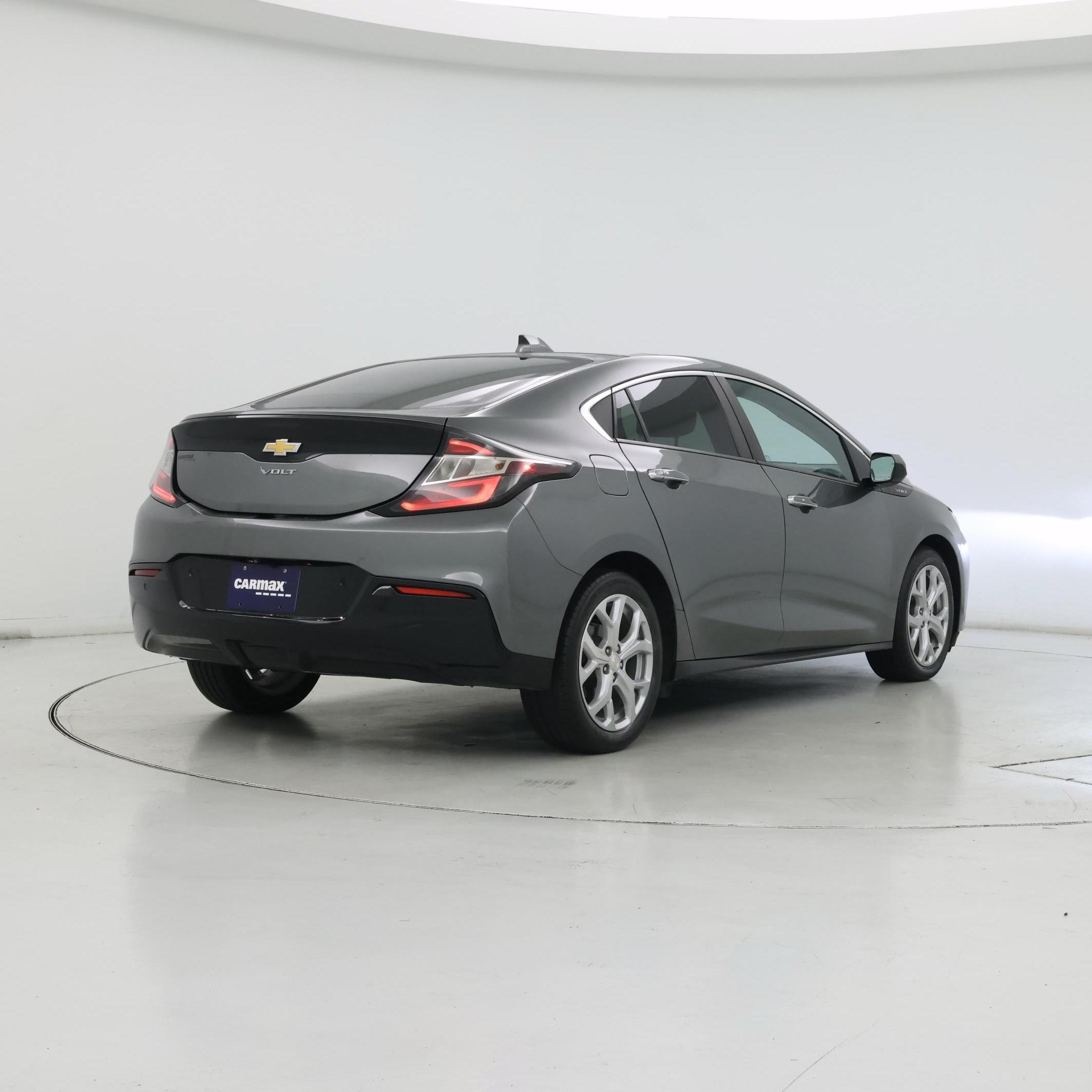 Thumbnail: 2017 Chevrolet Volt - 8