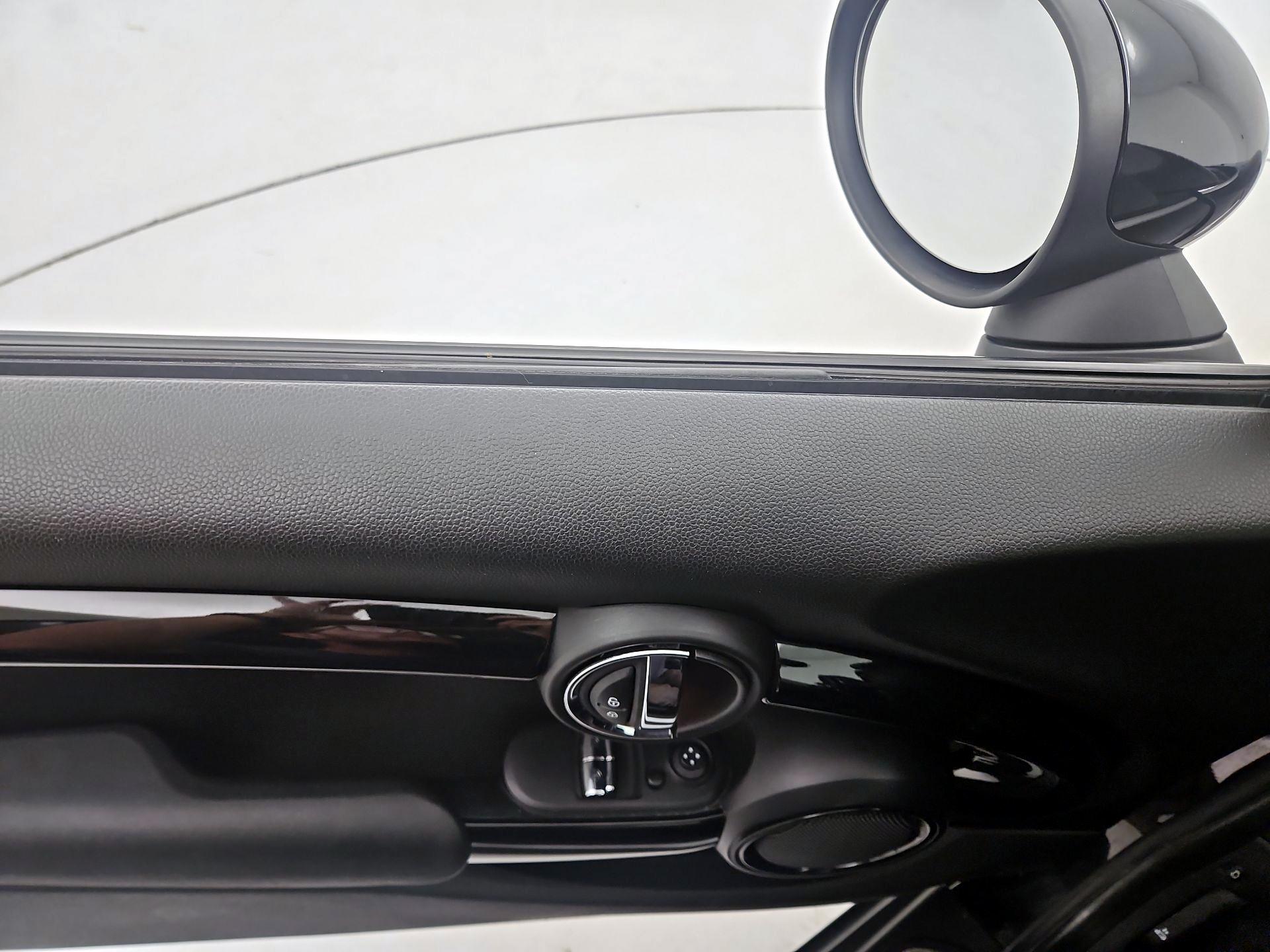 Thumbnail: 2019 MINI Cooper Hardtop - 12
