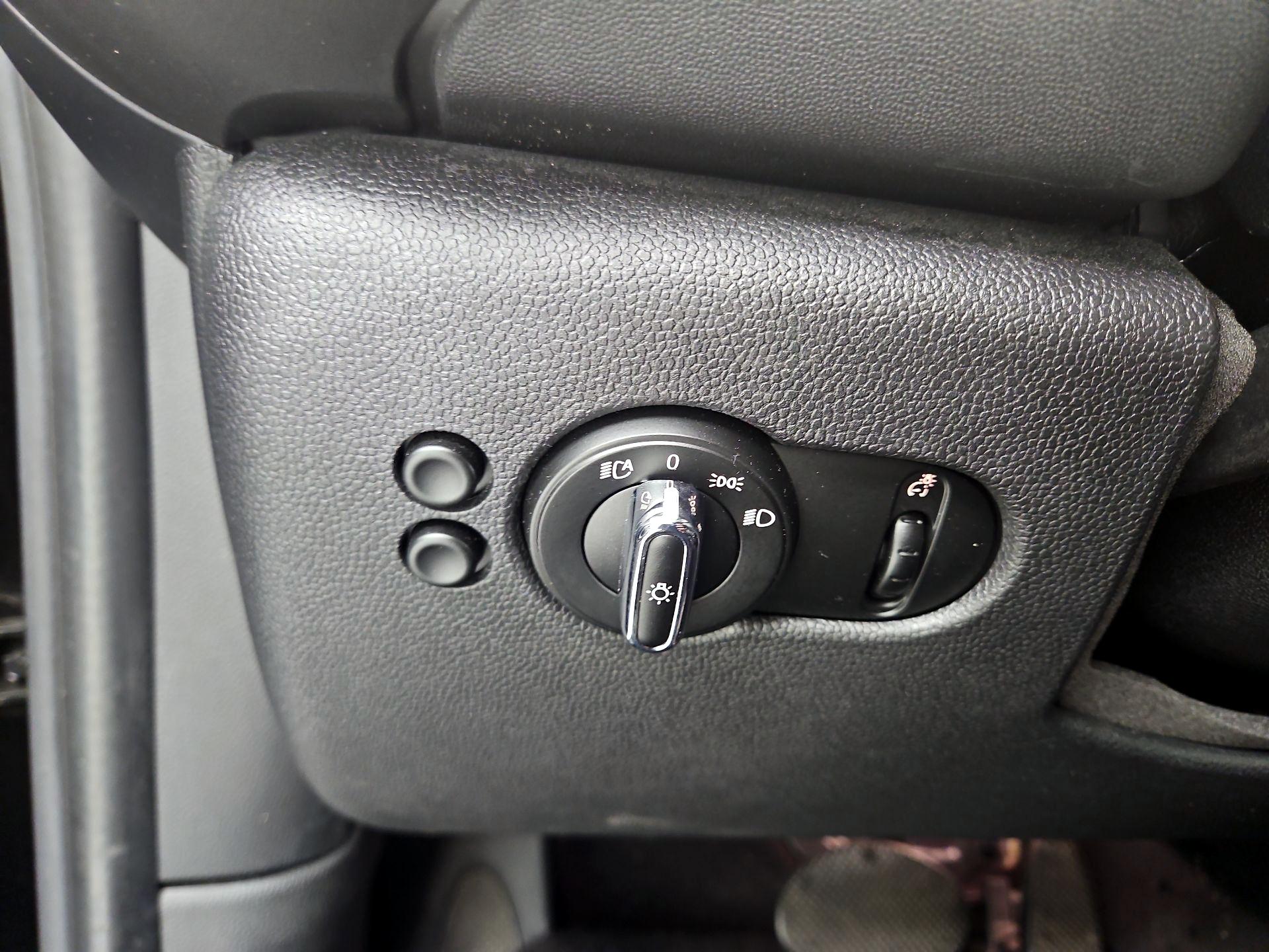 Thumbnail: 2019 MINI Cooper Hardtop - 13