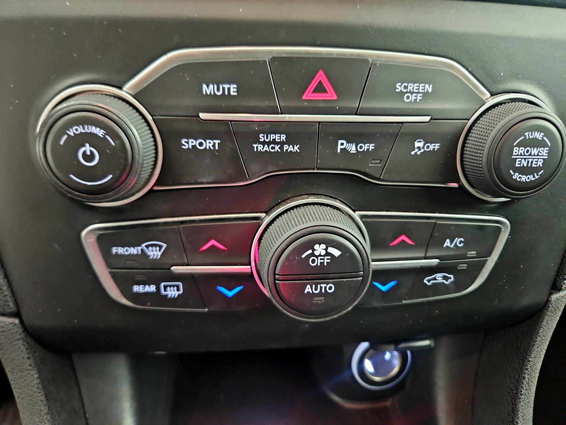 Thumbnail: 2019 Dodge Charger - 16