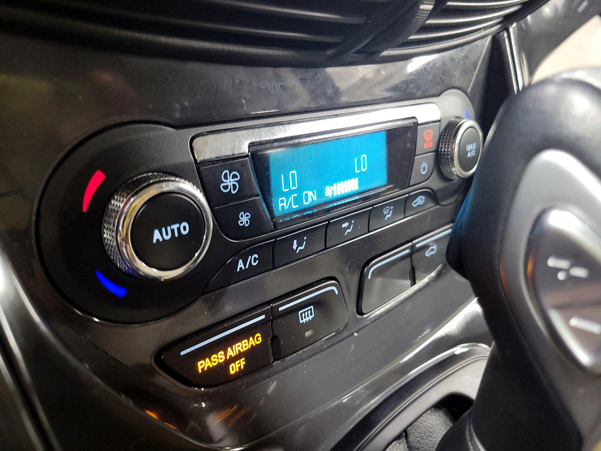Thumbnail: 2015 Ford Escape - 17
