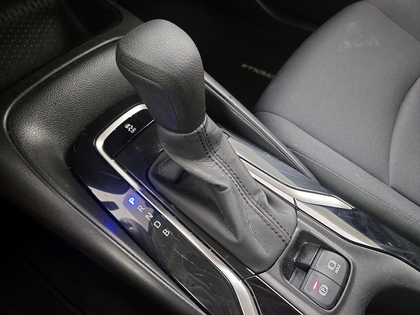 2020 Toyota Corolla LE - Photo 18