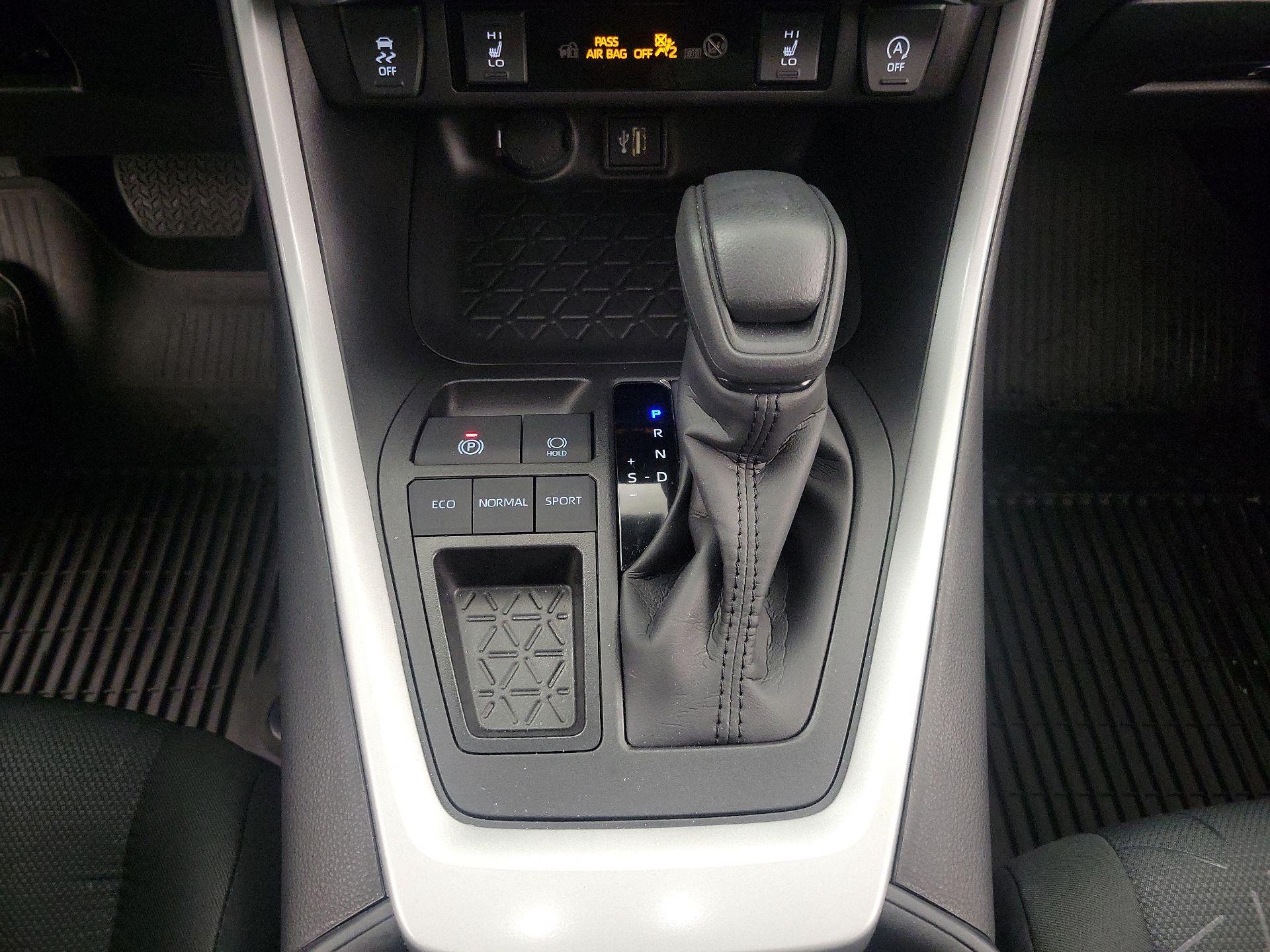 Thumbnail: 2025 Toyota RAV4 - 17